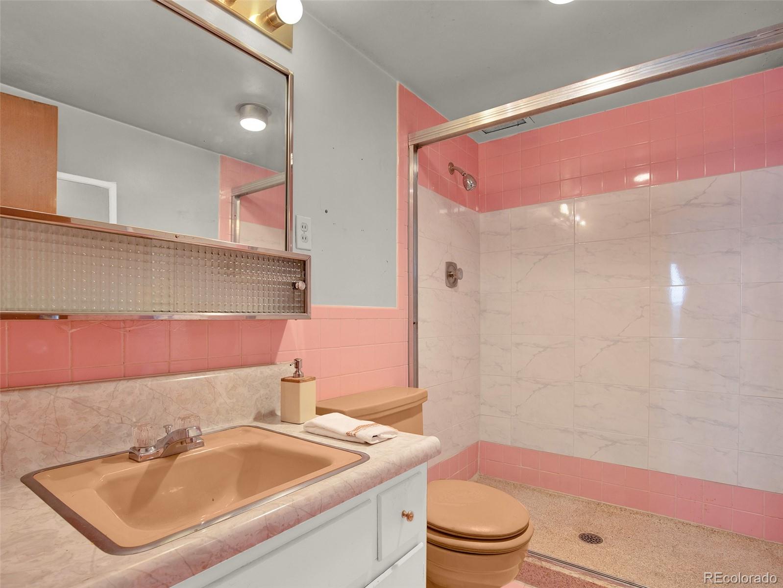 1121 Albion Street Unit: 910