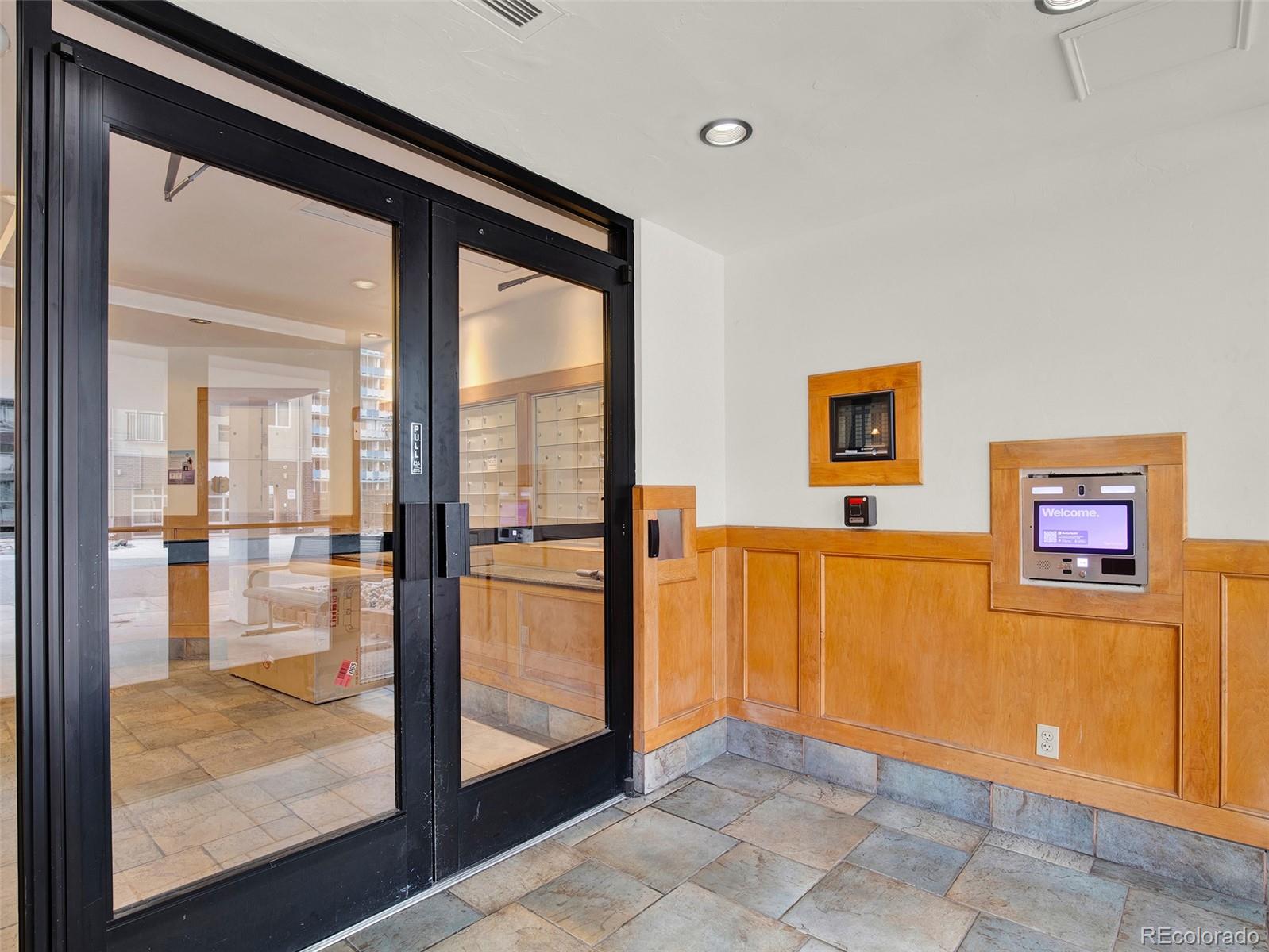 1121 Albion Street Unit: 910