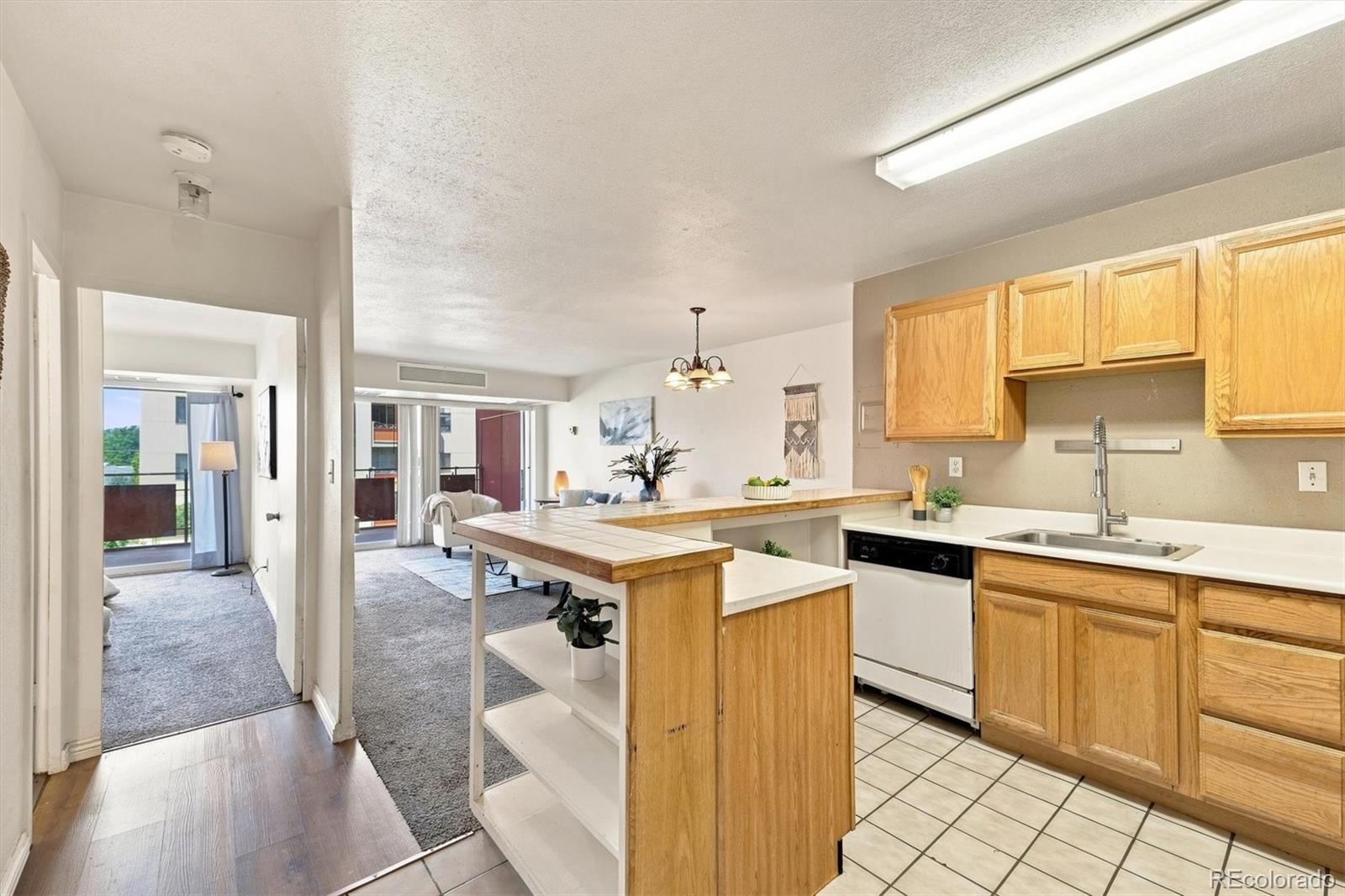 1121 Albion Street Unit: 405