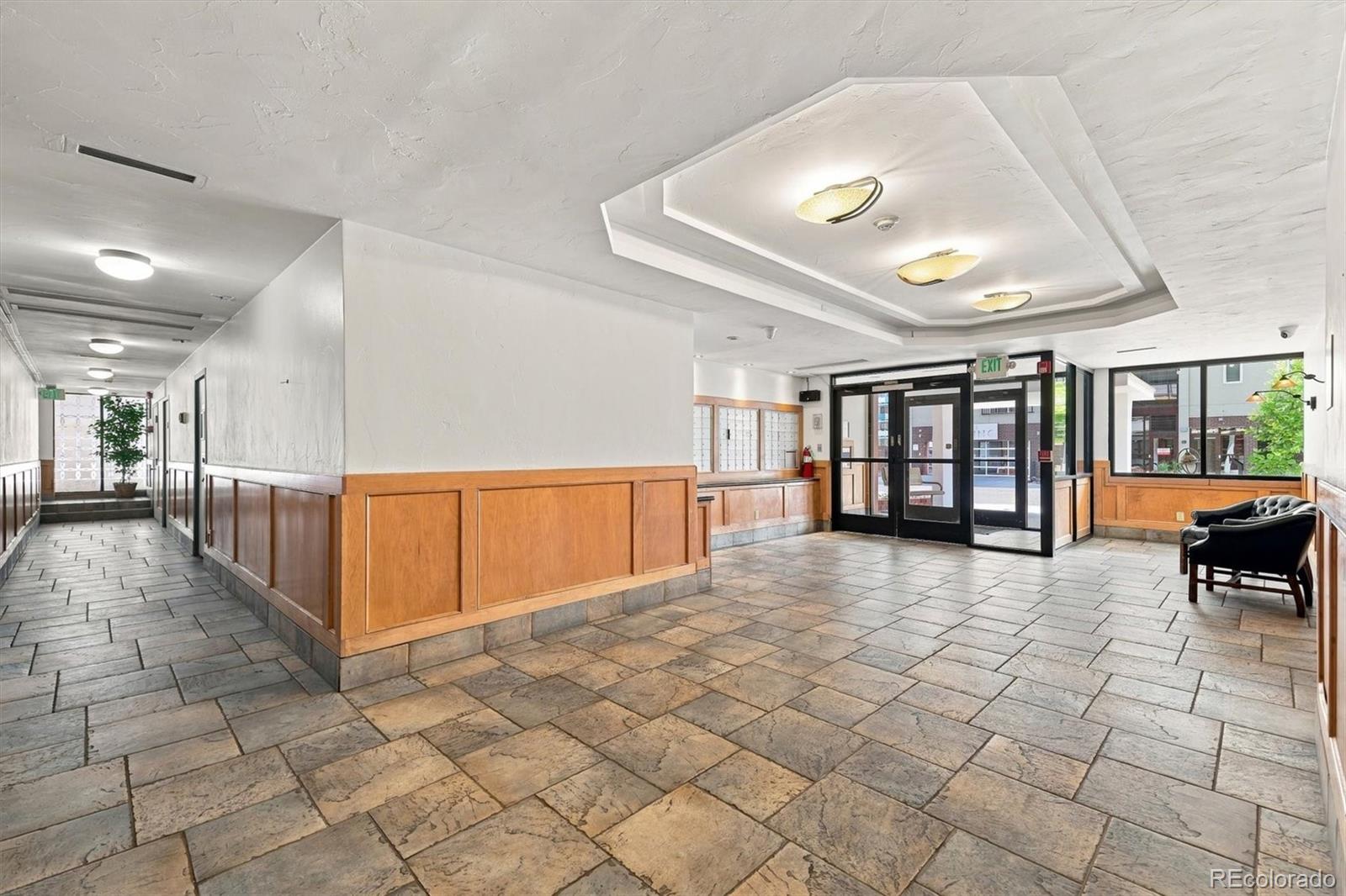 1121 Albion Street Unit: 405