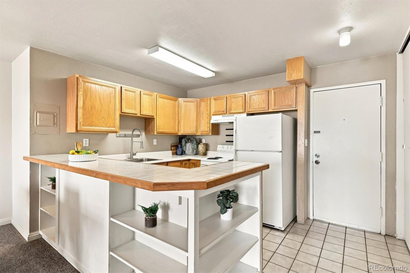 1121 Albion Street Unit: 405