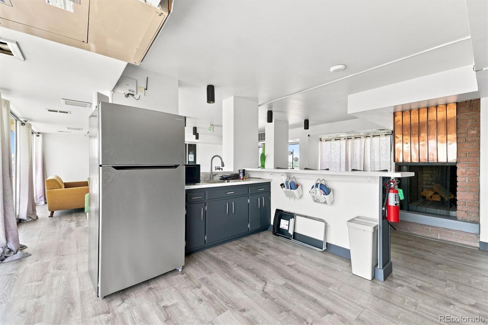 1121 Albion Street Unit: 405