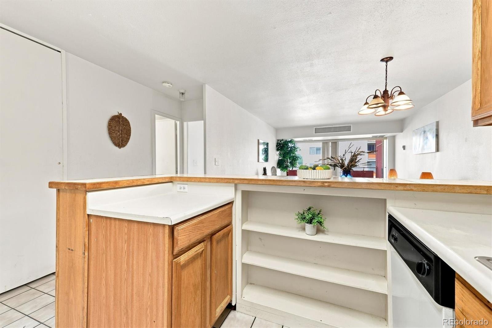 1121 Albion Street Unit: 405