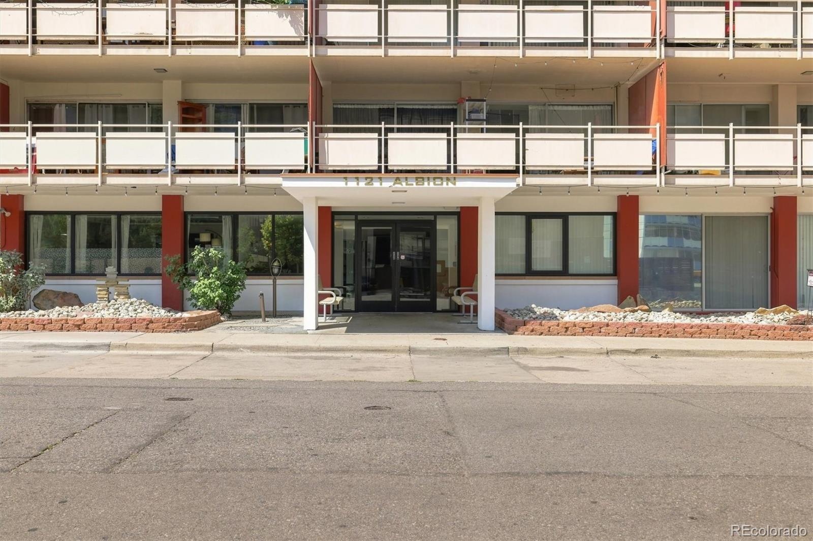 1121 Albion Street Unit: 405