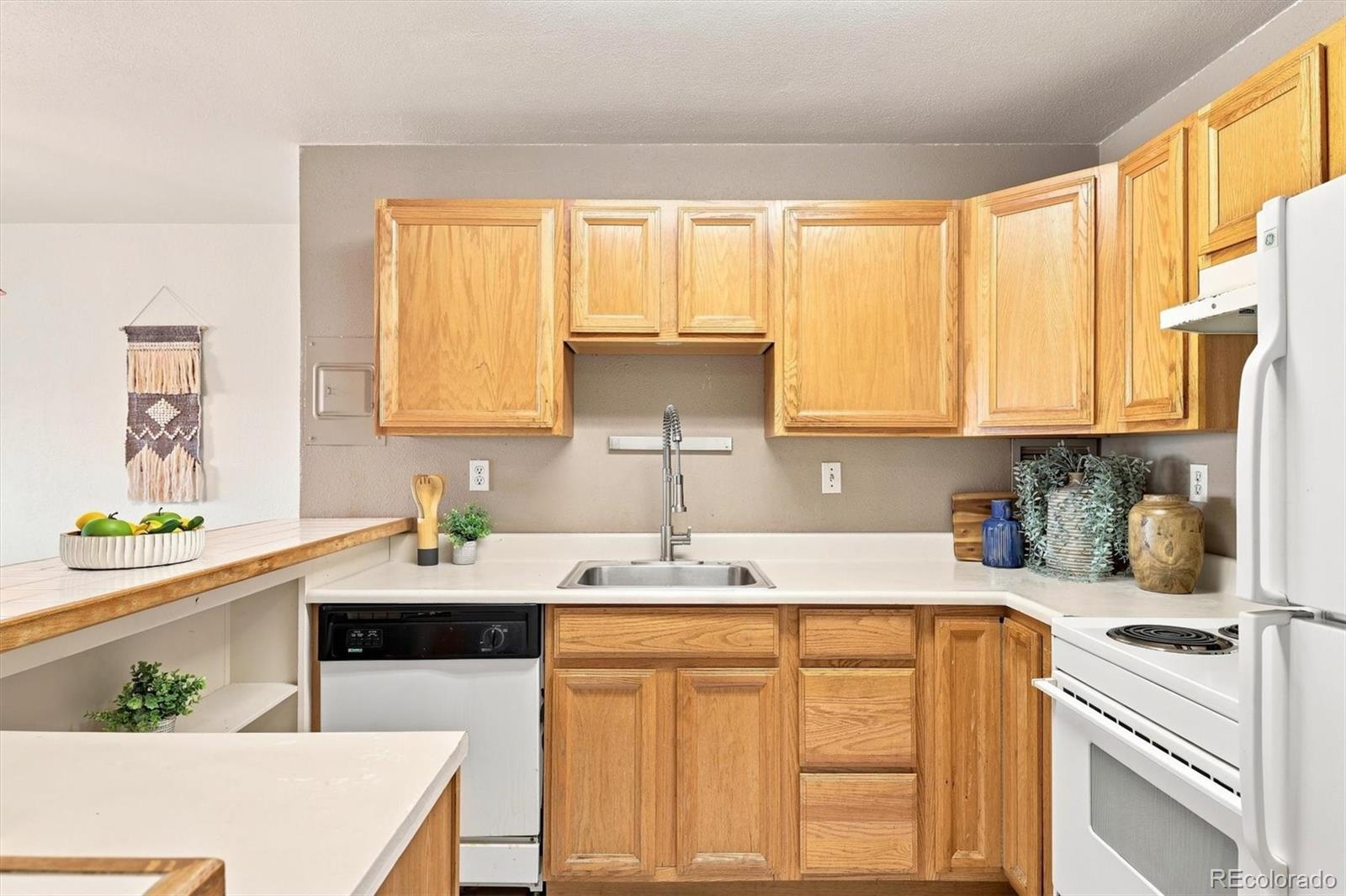 1121 Albion Street Unit: 405