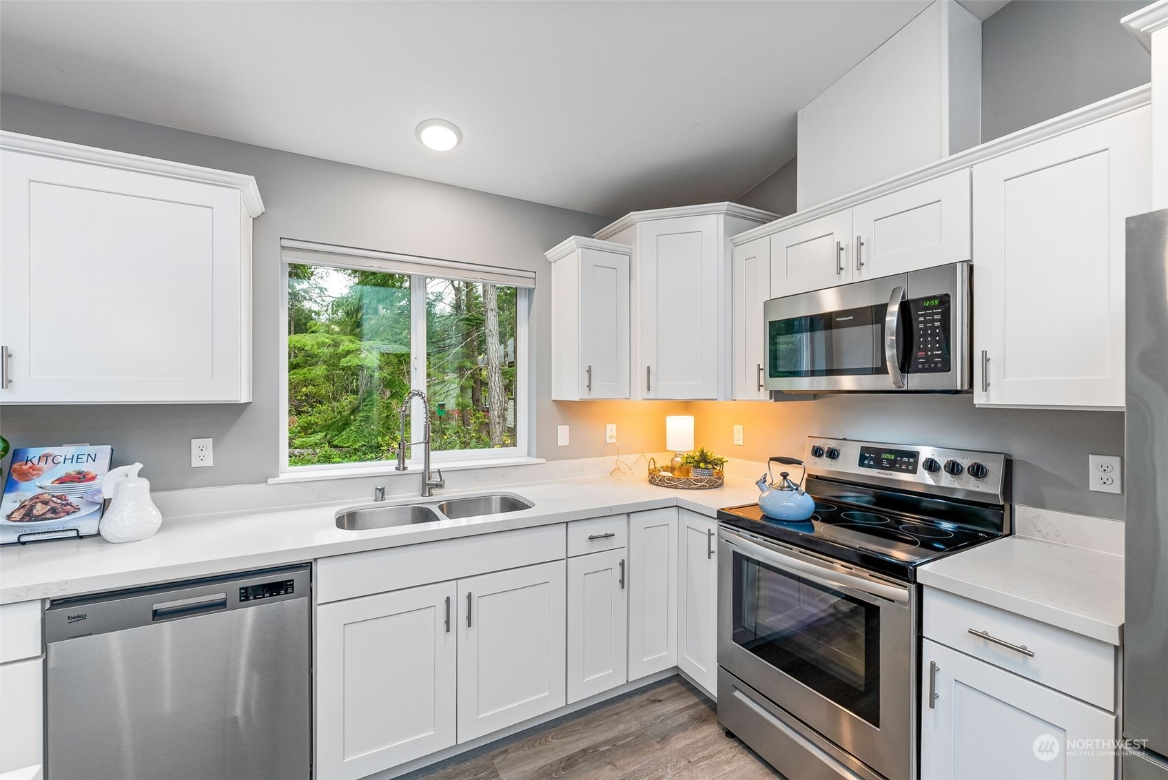 20 E Blackberry Lane