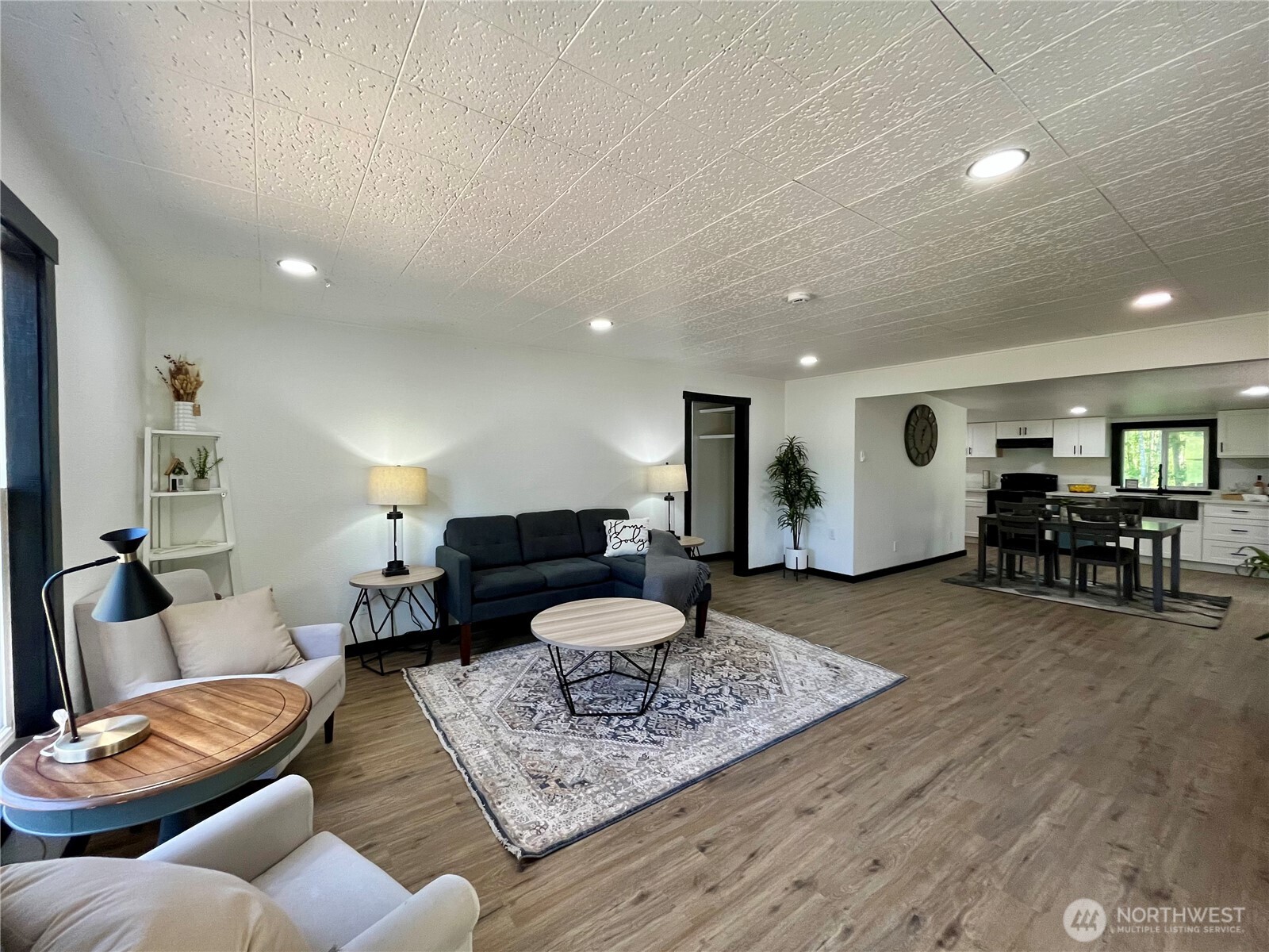 41 E Agate Loop Road