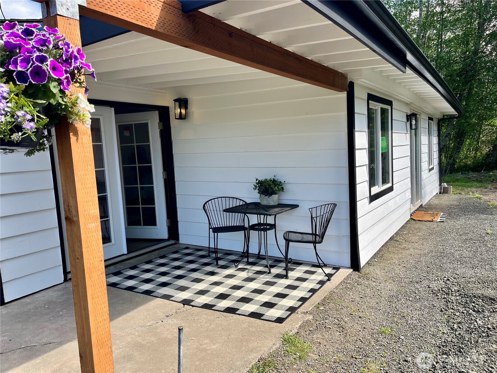 41 E Agate Loop Road