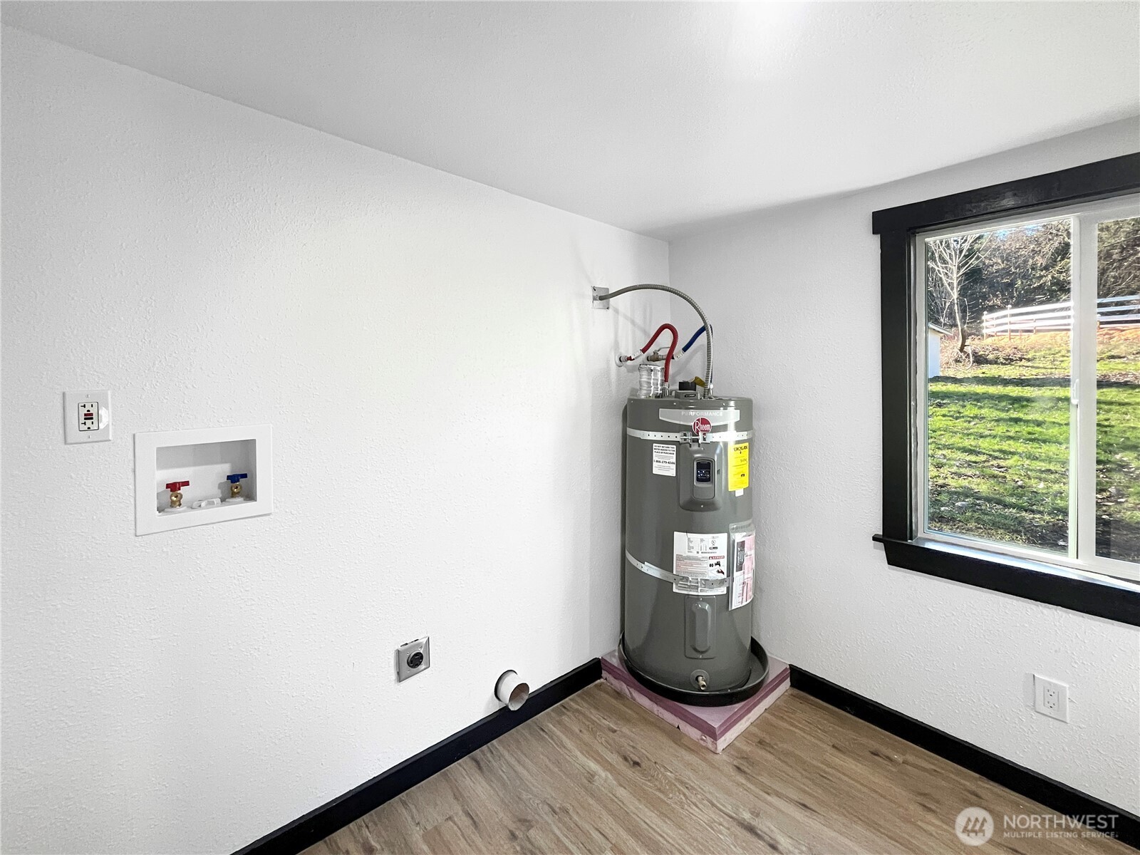 41 E Agate Loop Road