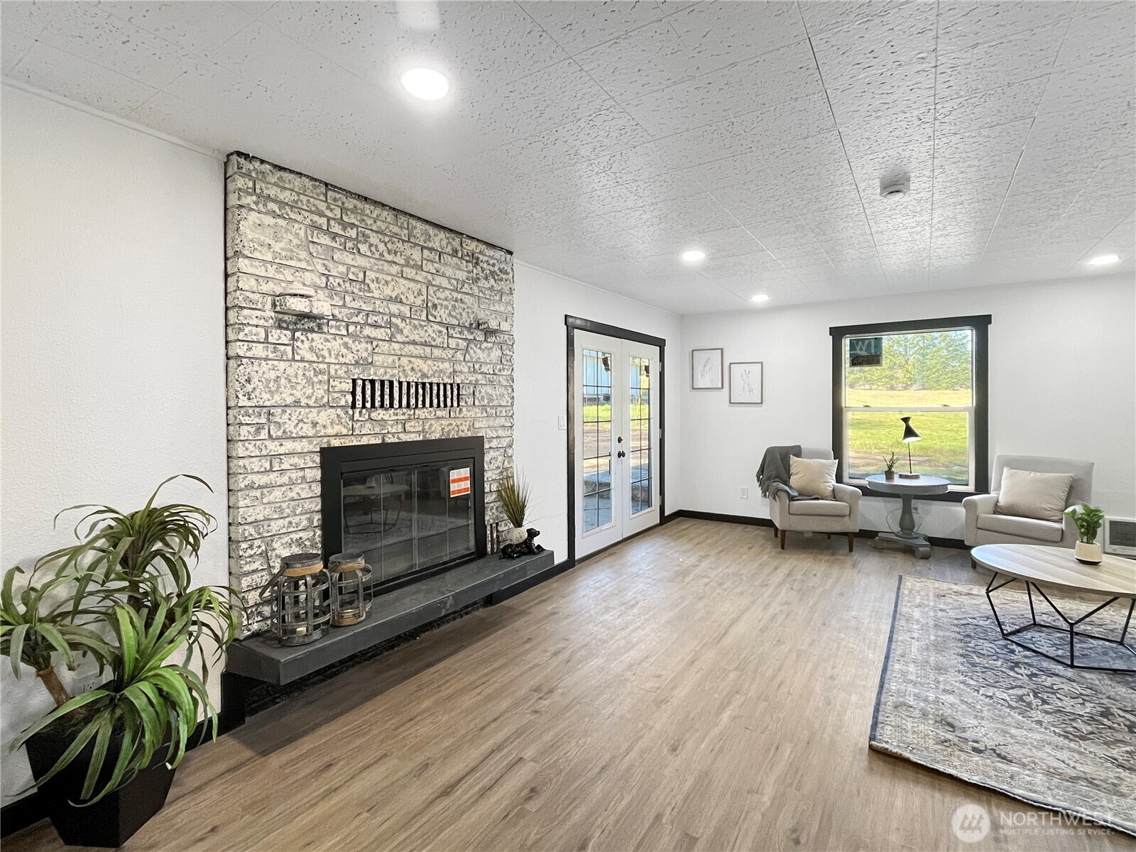 41 E Agate Loop Road