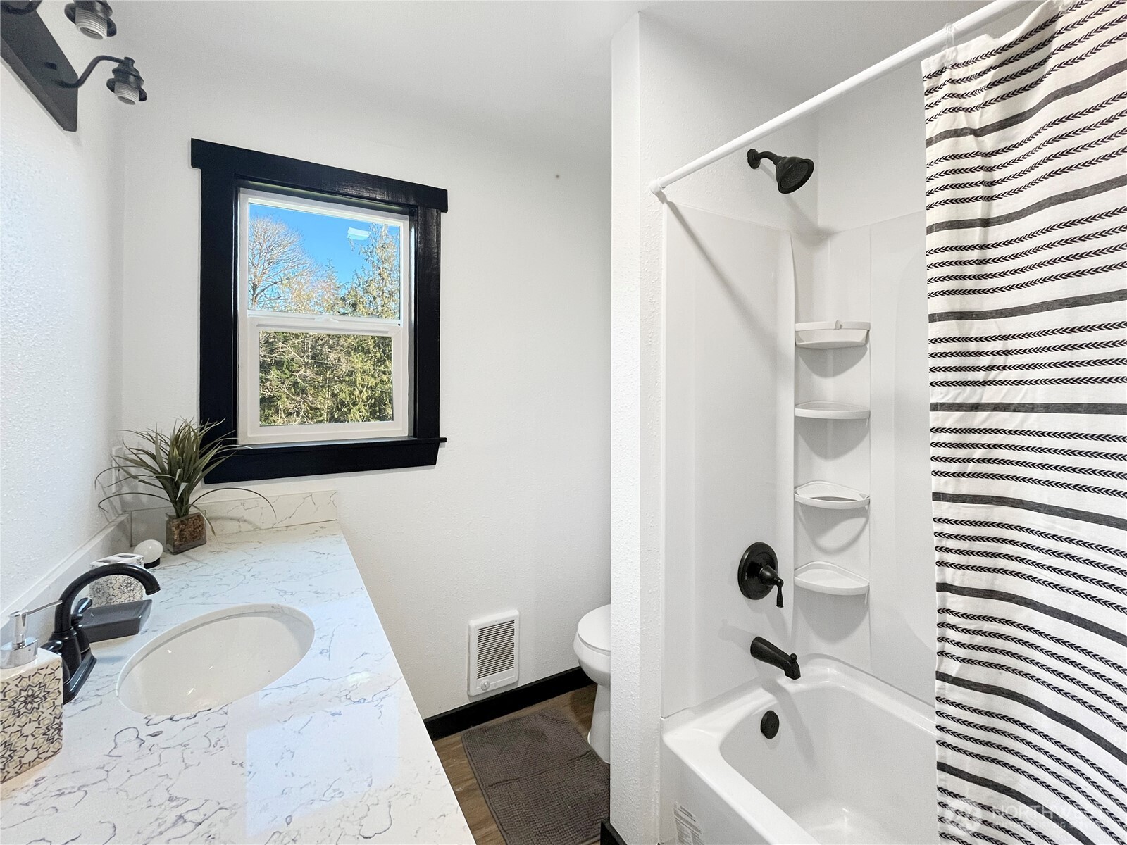 41 E Agate Loop Road