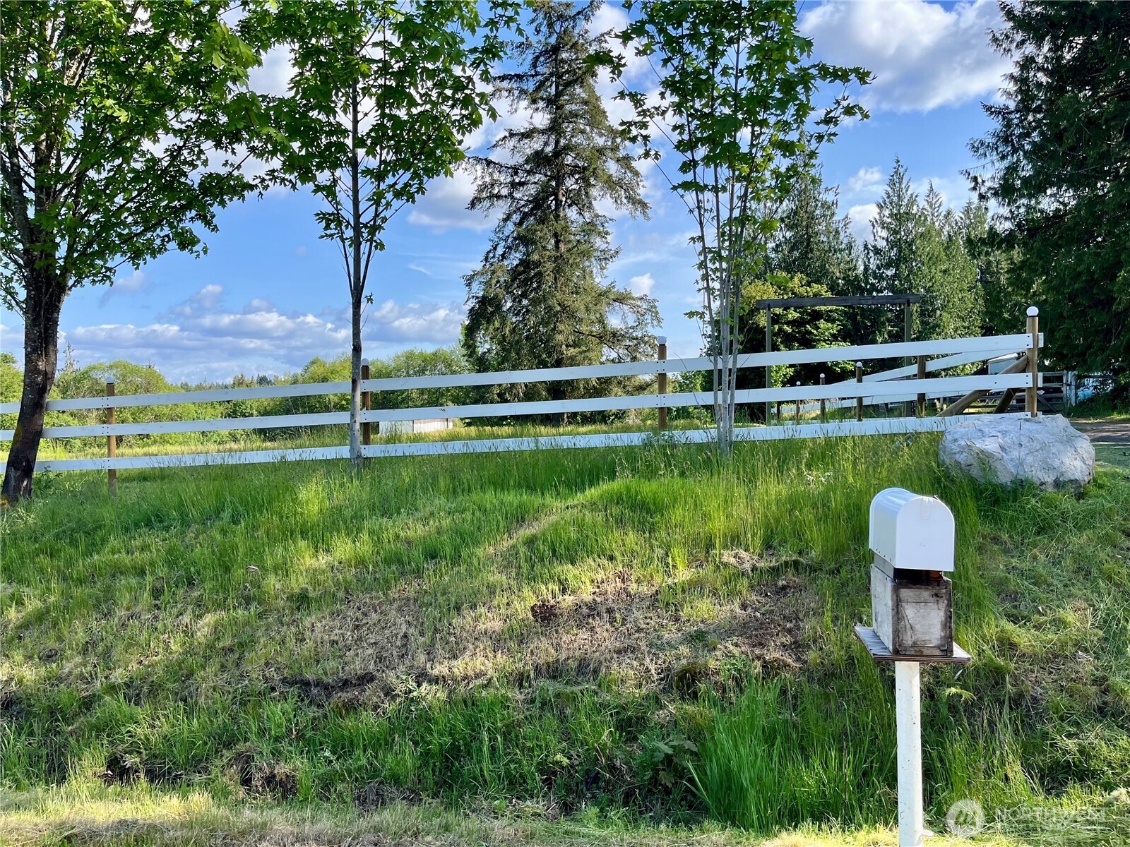 41 E Agate Loop Road