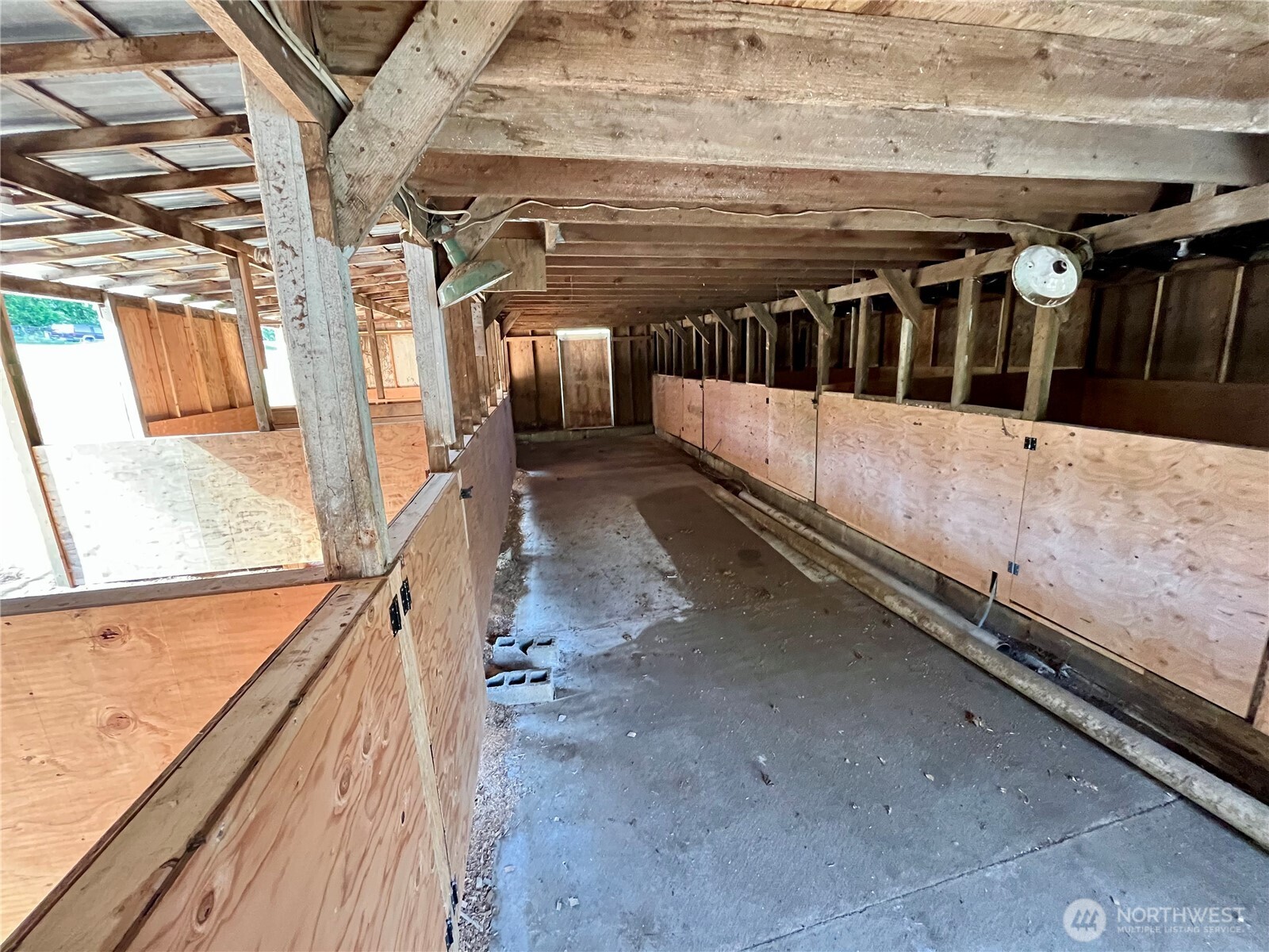 41 E Agate Loop Road