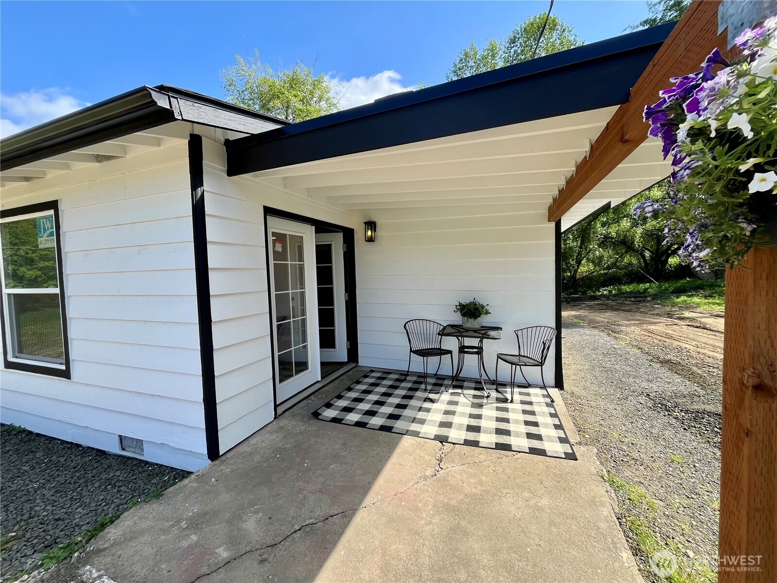 41 E Agate Loop Road