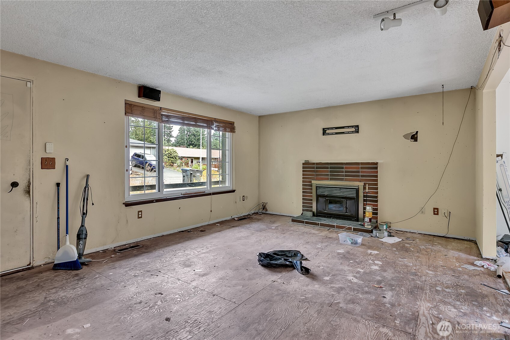 567 NE Cottonwood Drive