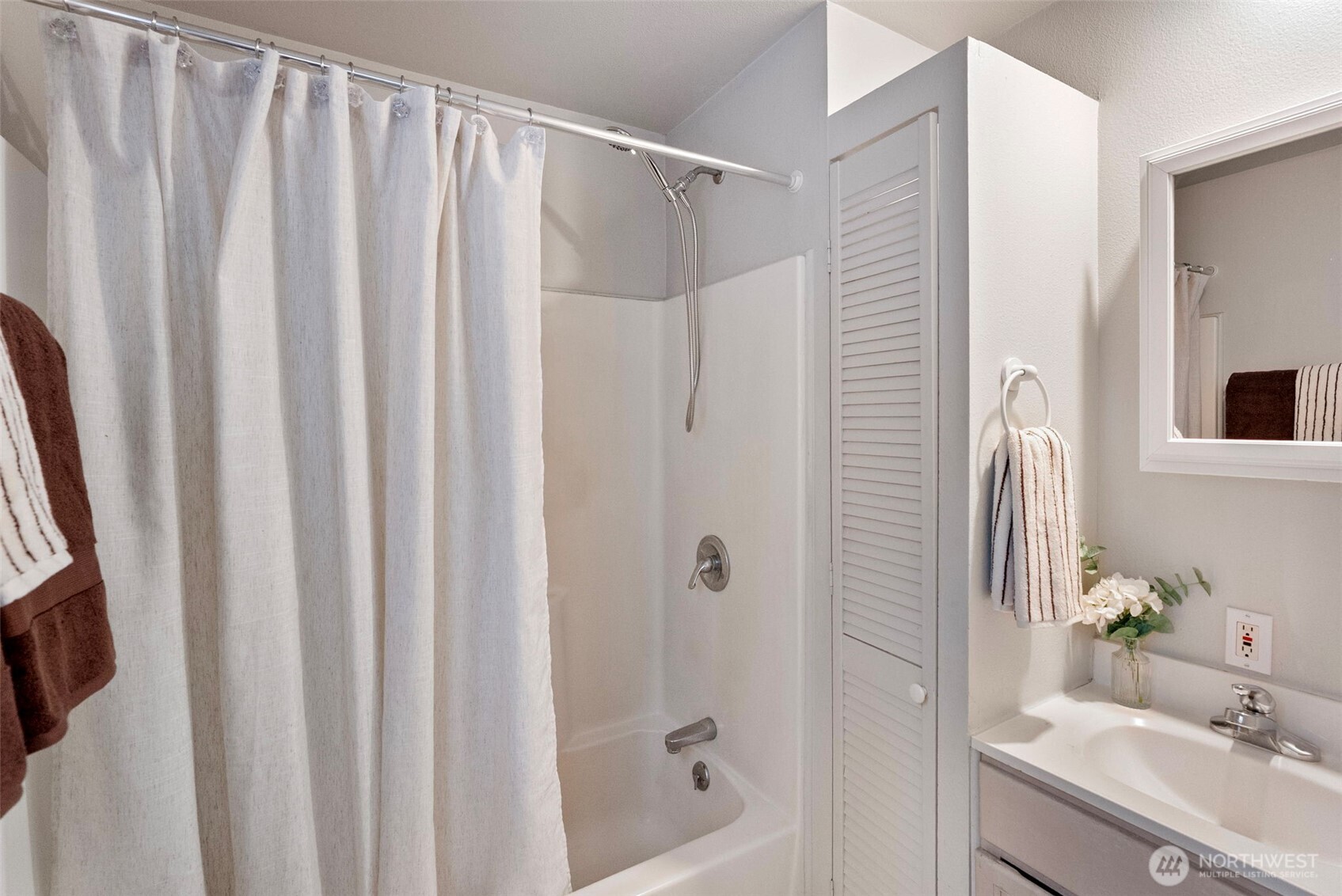 13095 Lake Shore Drive NW