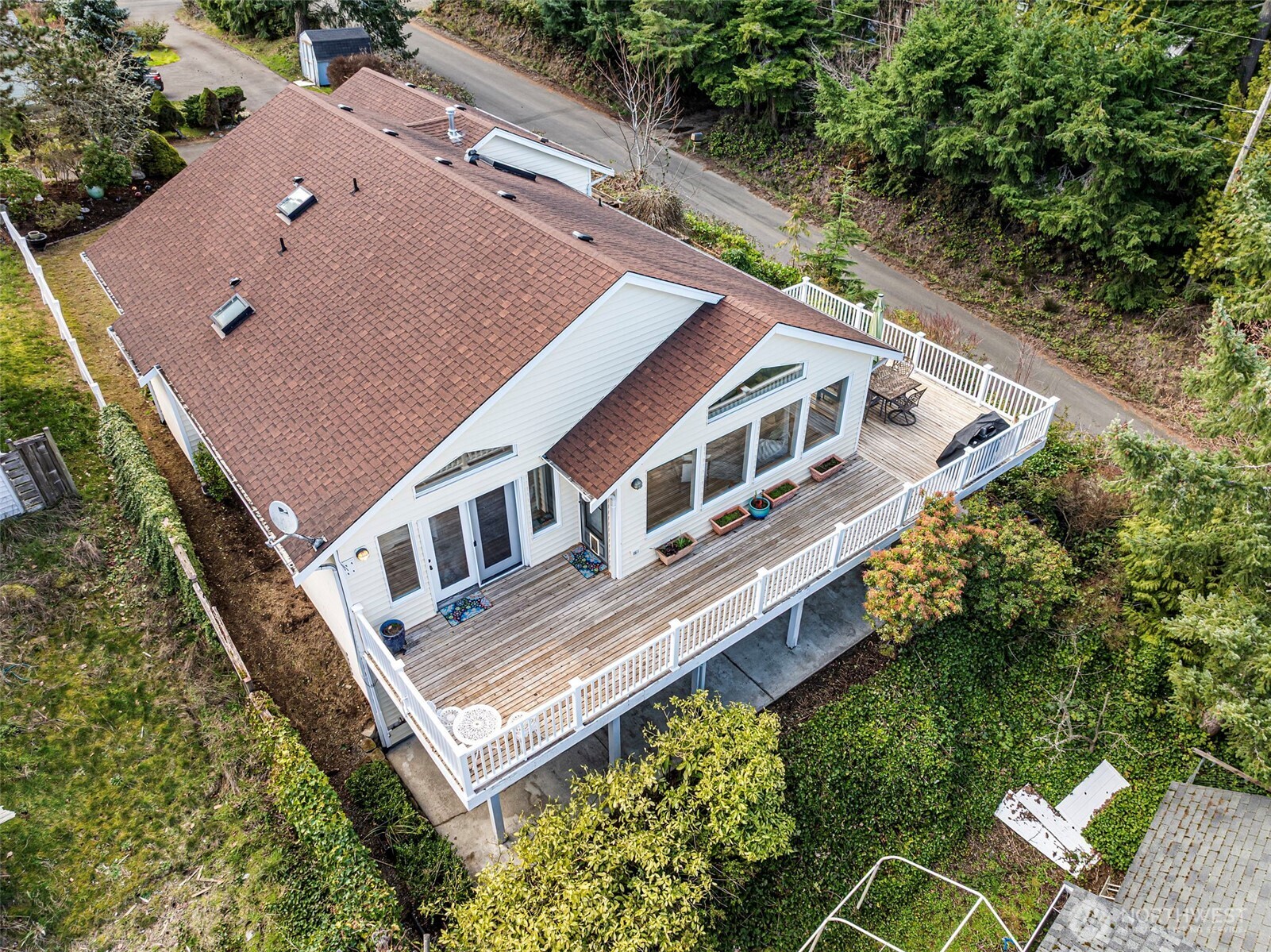 7331 E Center Street