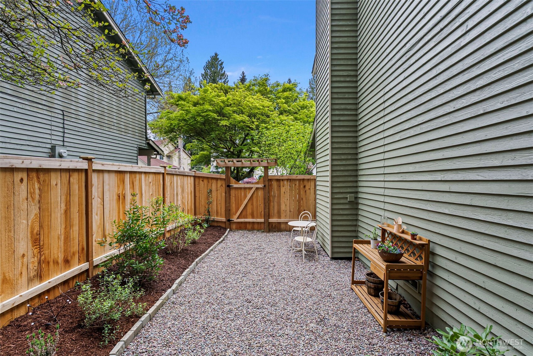 8220 Lariat Trail NW