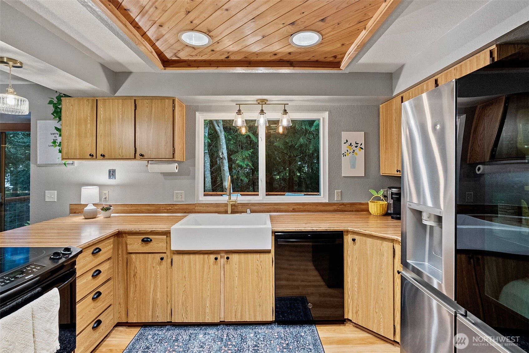 8220 Lariat Trail NW