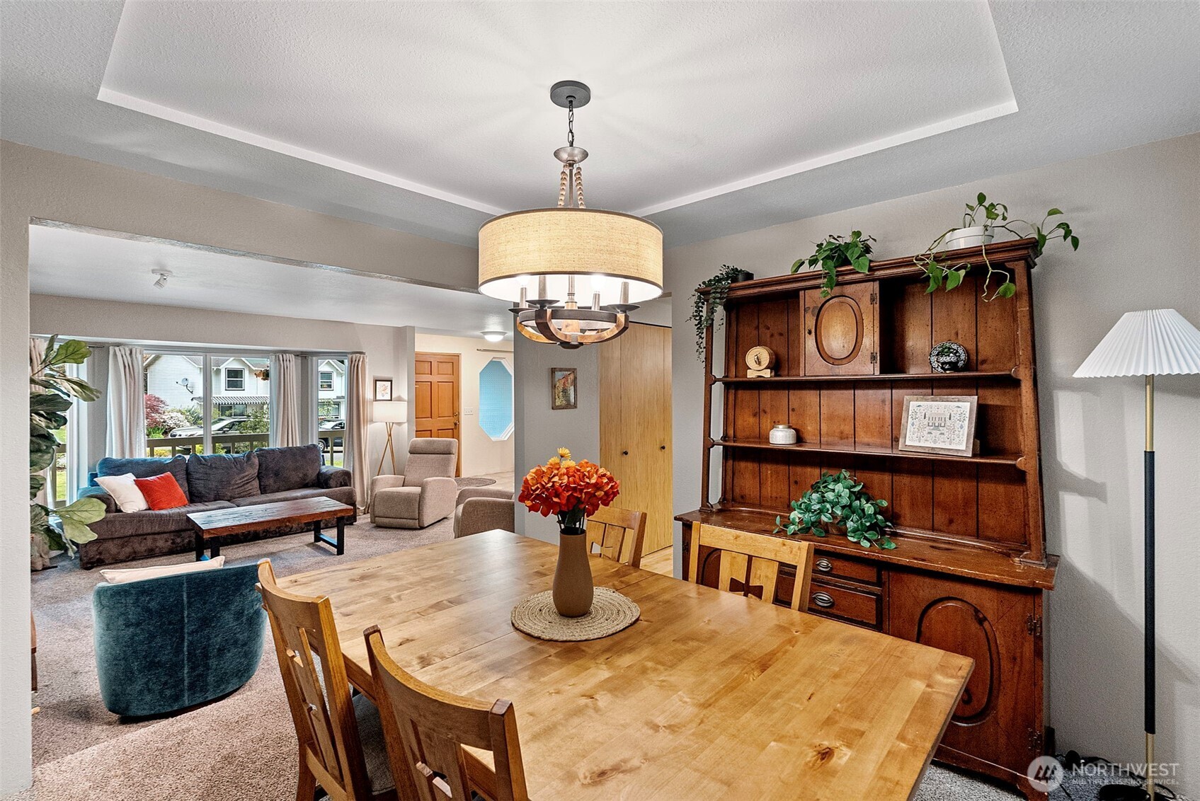 8220 Lariat Trail NW