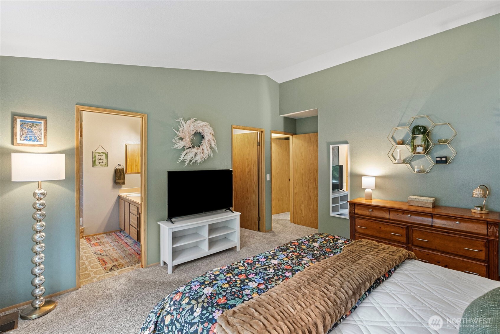 8220 Lariat Trail NW