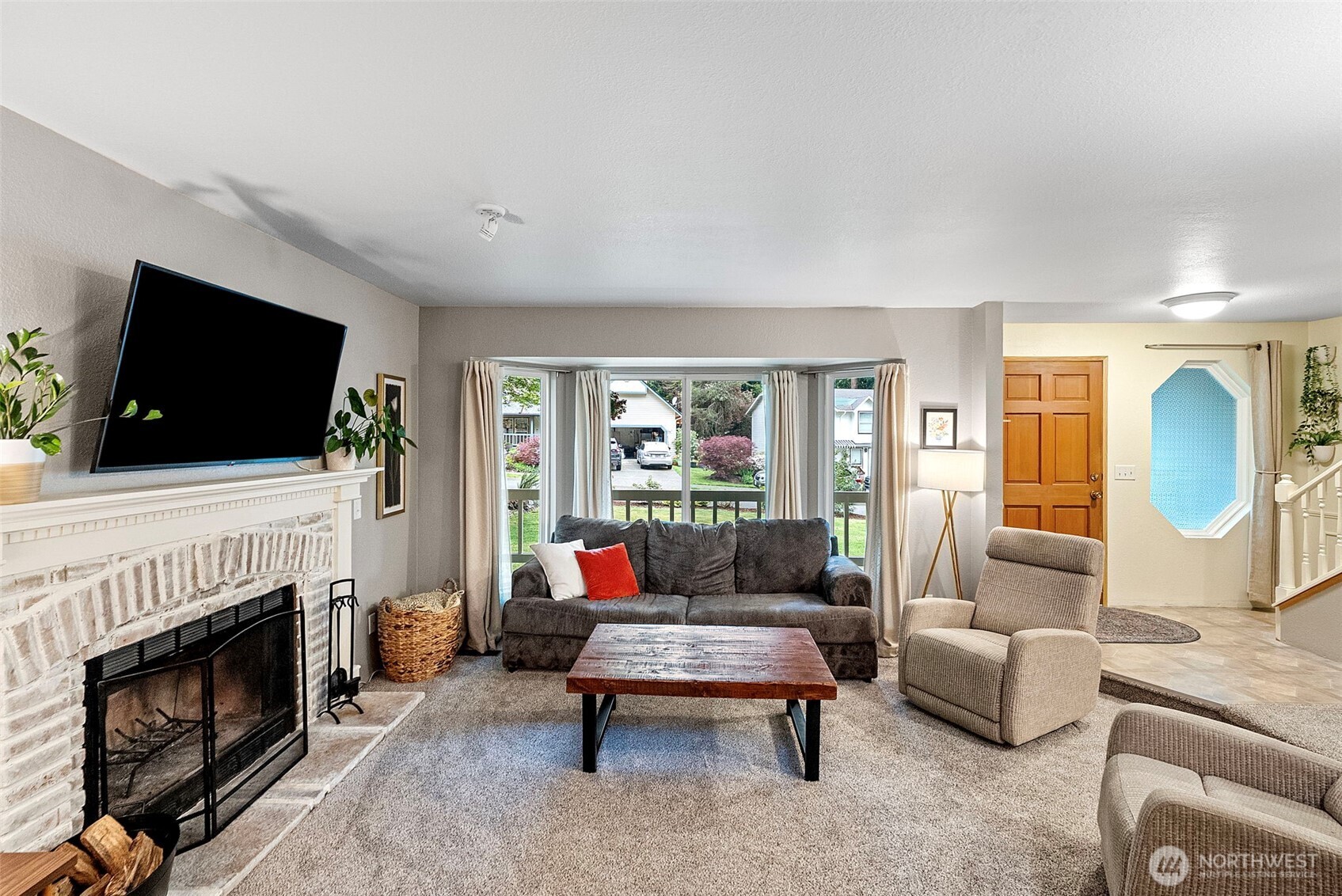 8220 Lariat Trail NW