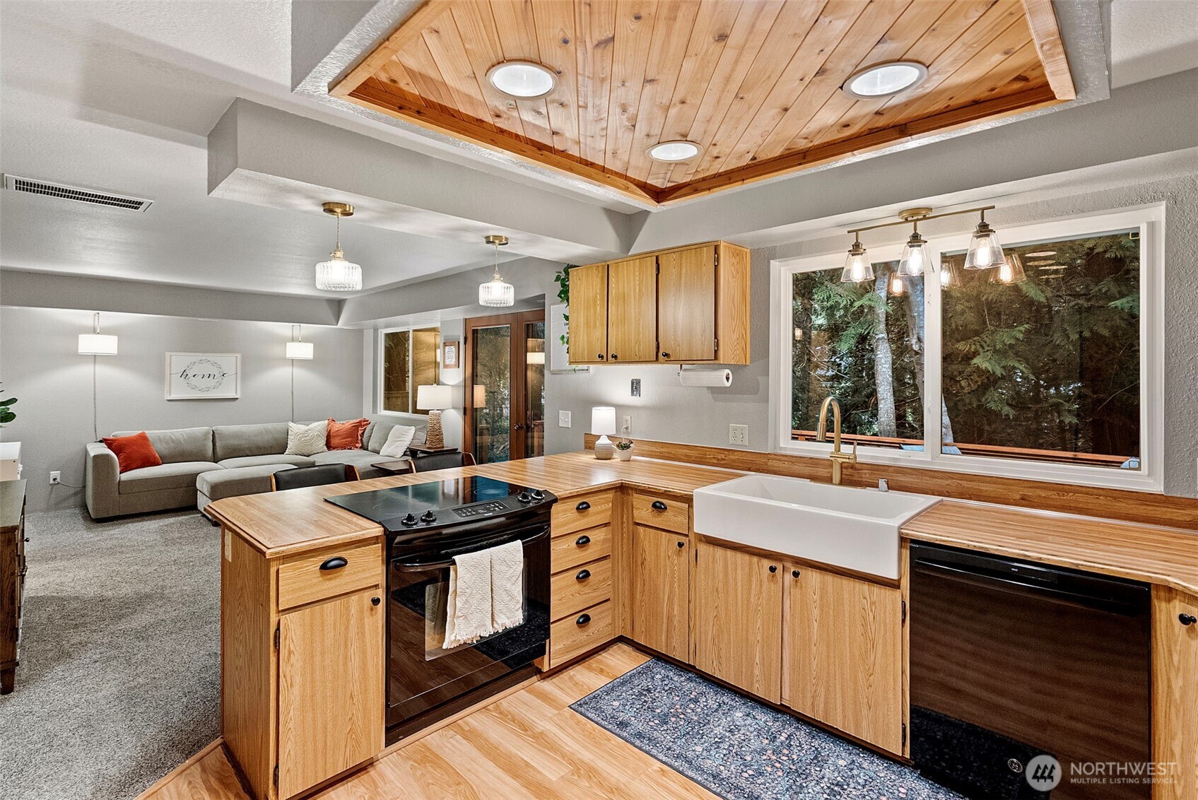 8220 Lariat Trail NW