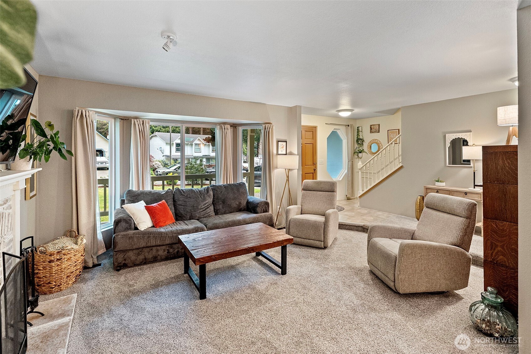 8220 Lariat Trail NW