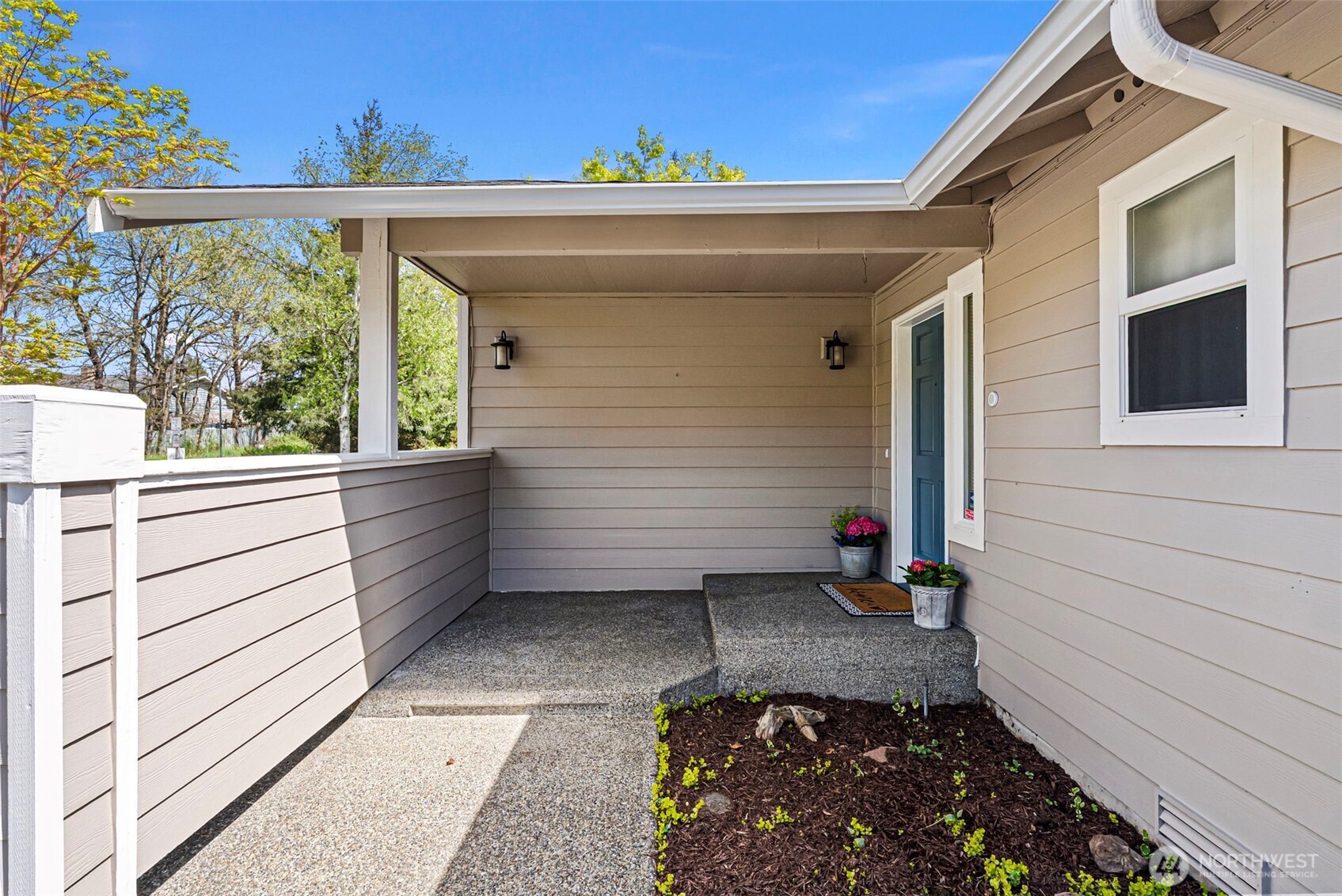 902 NW Leisure Lane