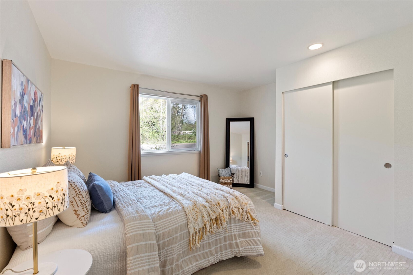 902 NW Leisure Lane