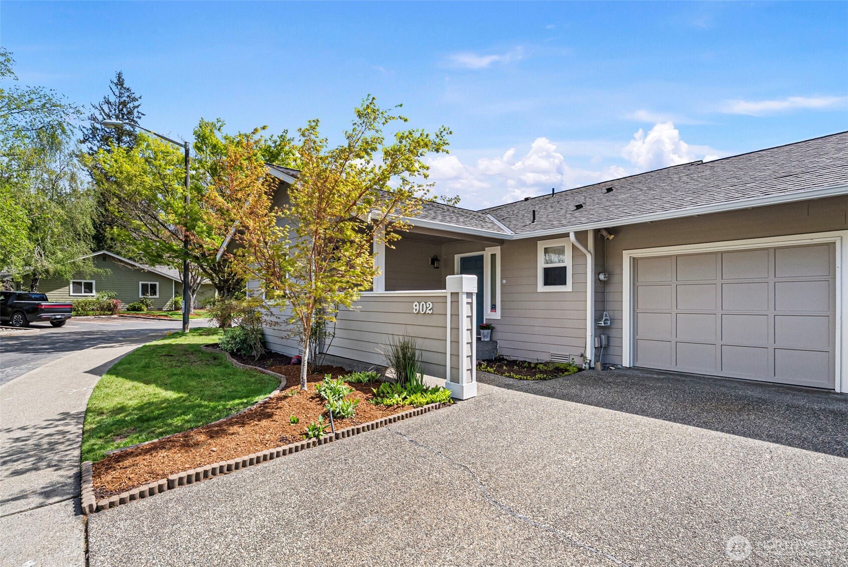 902 NW Leisure Lane
