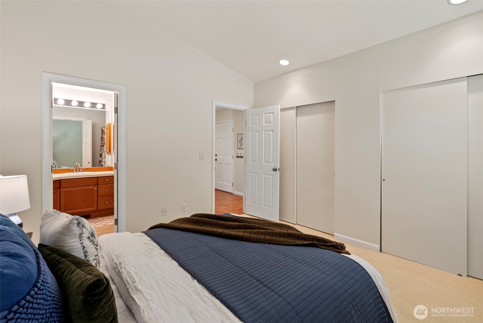 902 NW Leisure Lane
