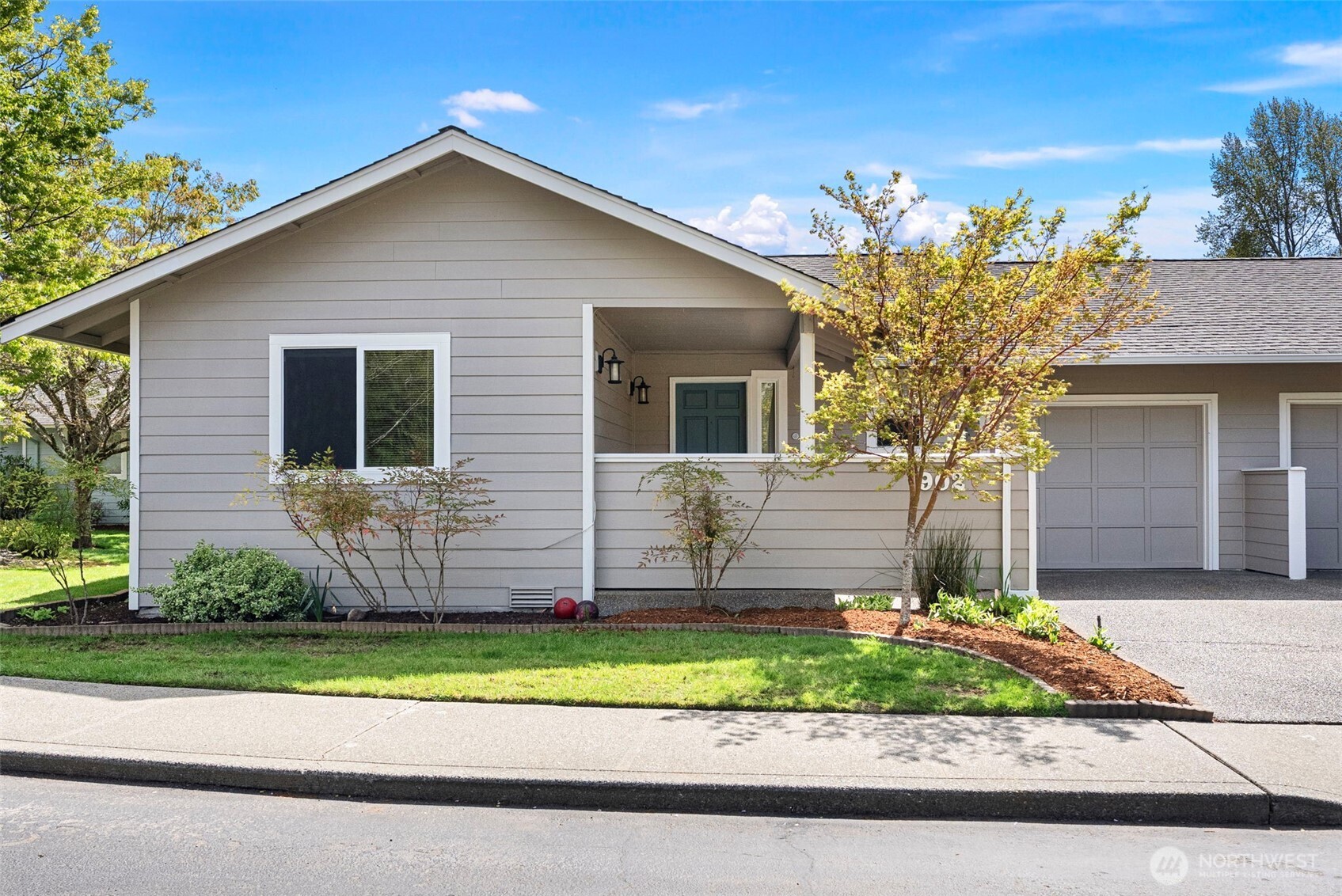 902 NW Leisure Lane
