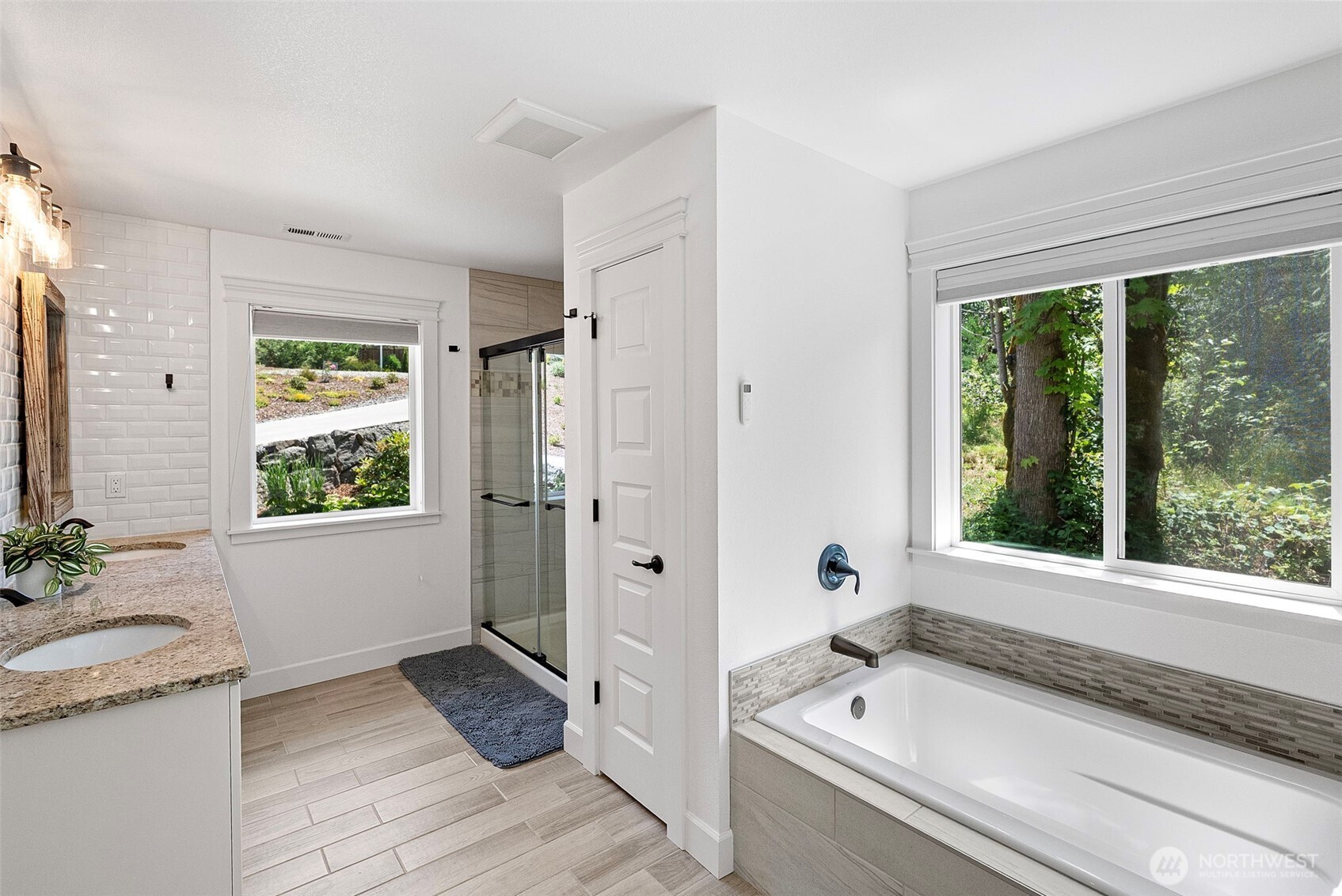 9236 NE Country Woods Lane