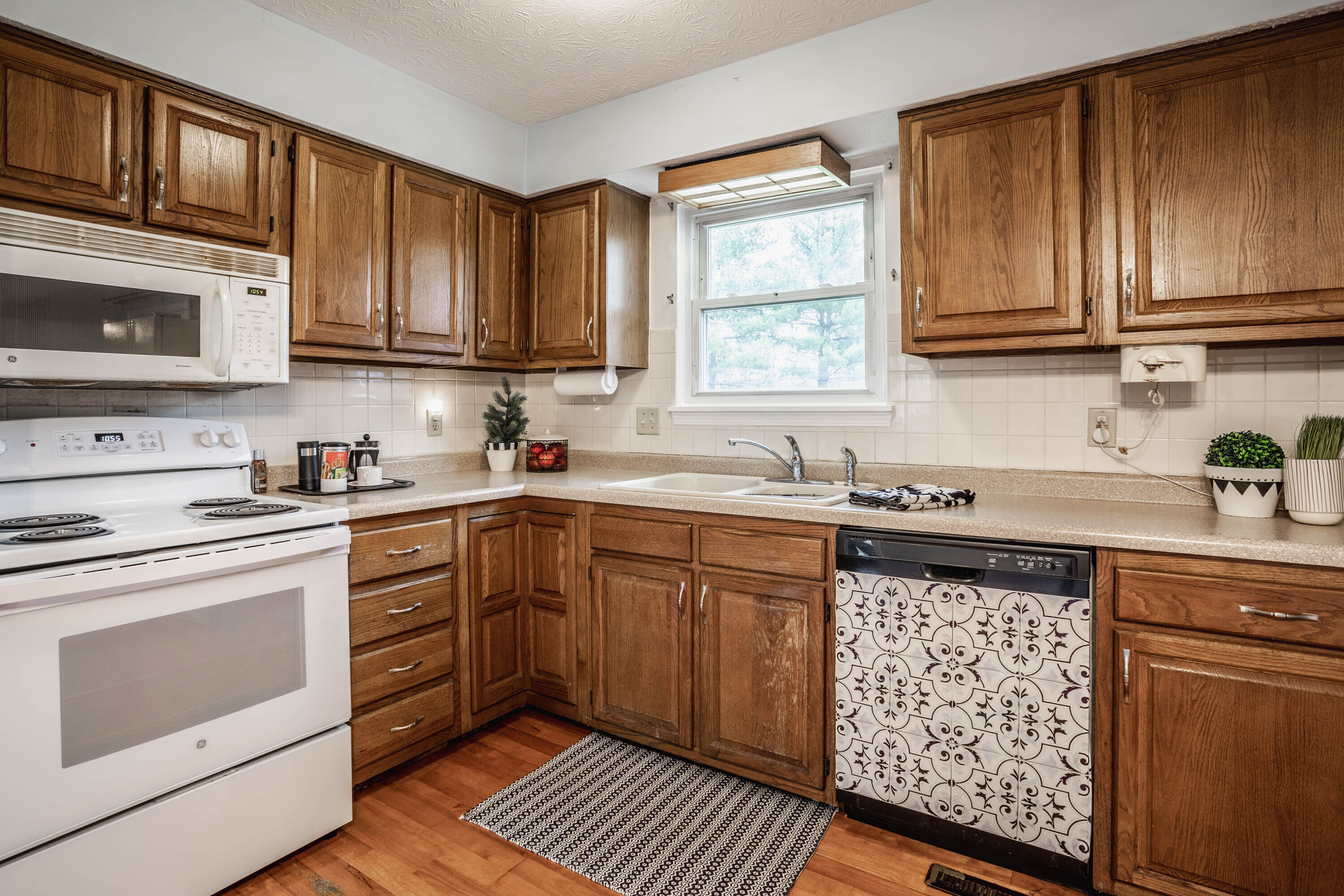 8146 Summertree Court