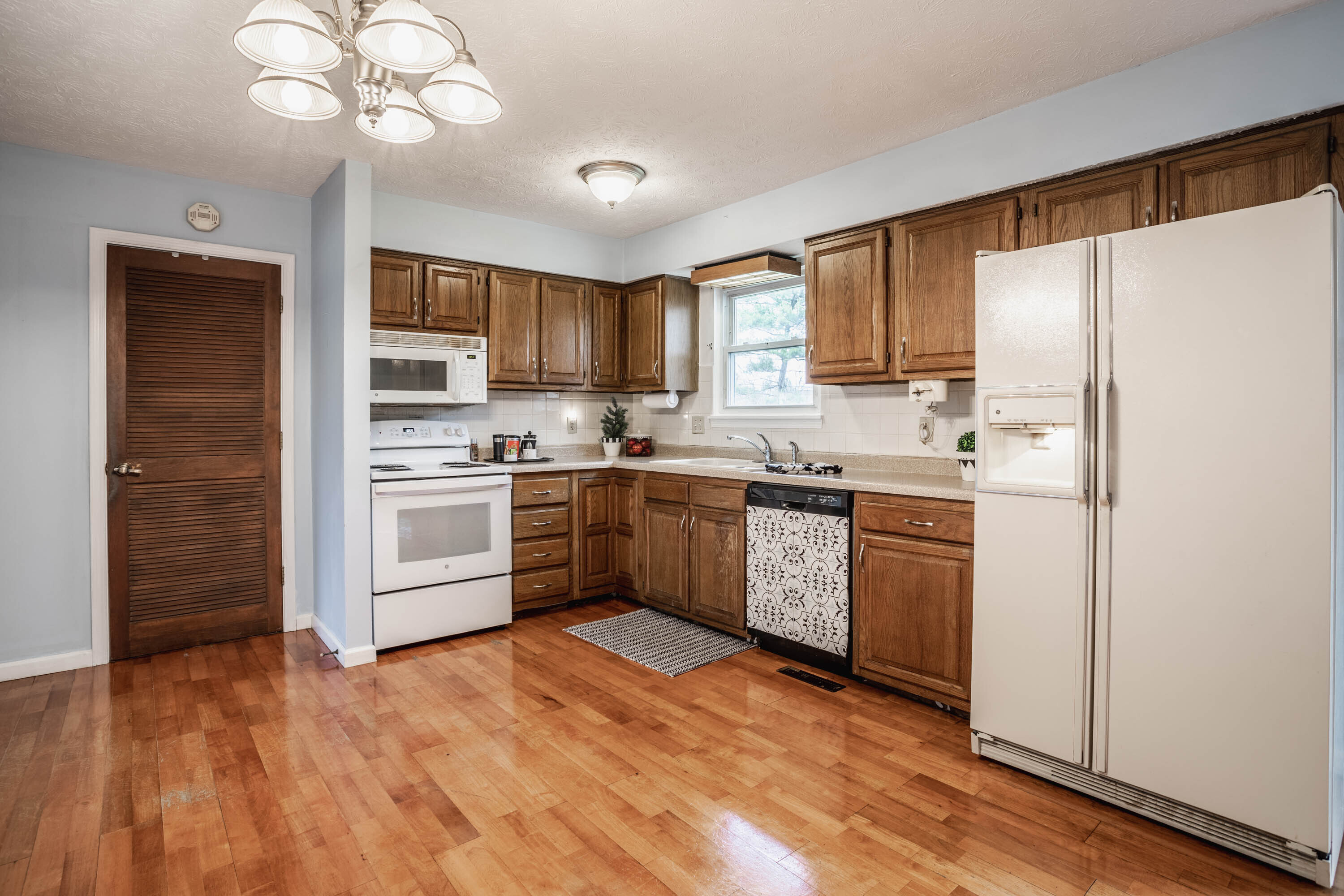 8146 Summertree Court