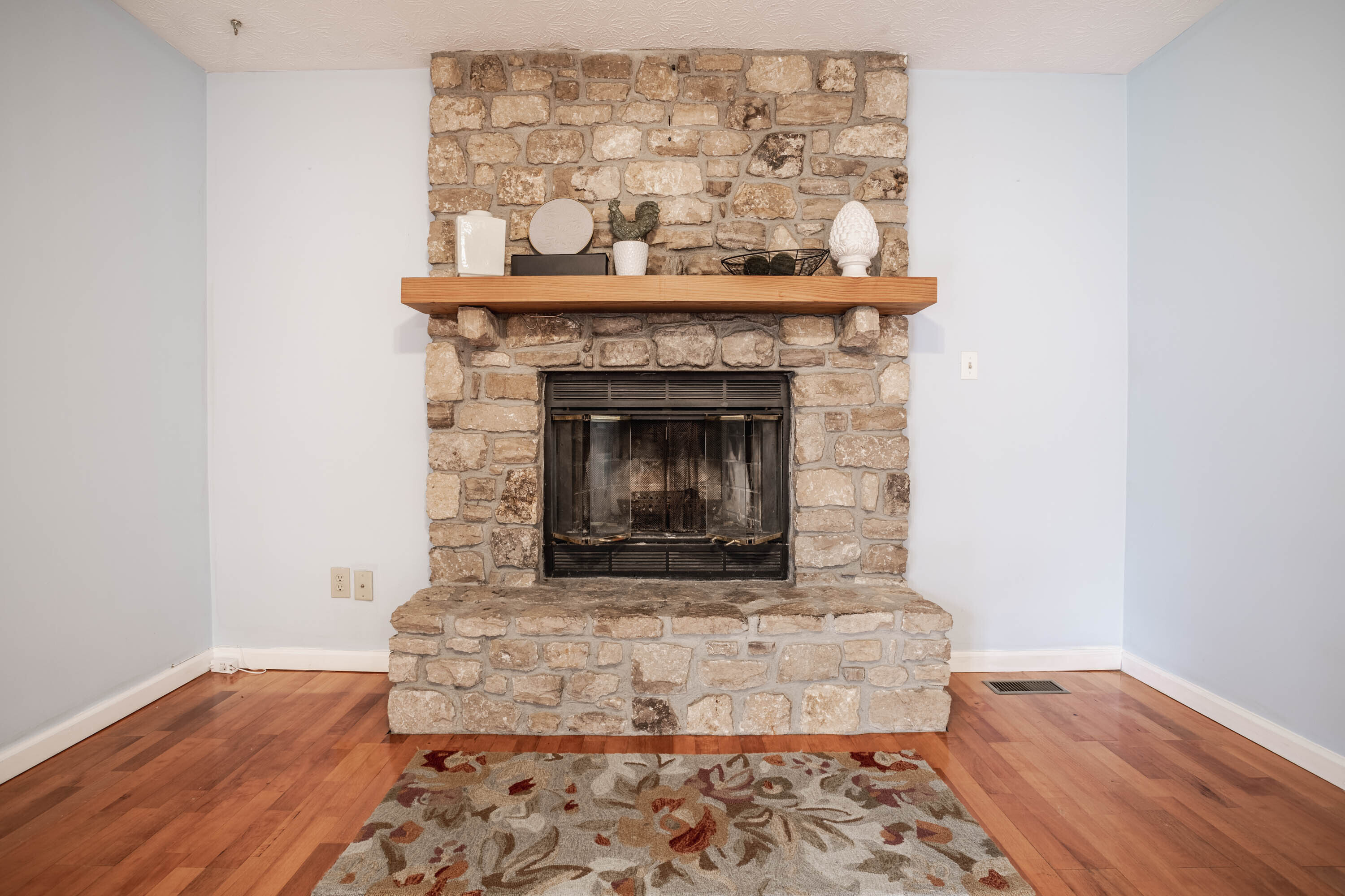 8146 Summertree Court