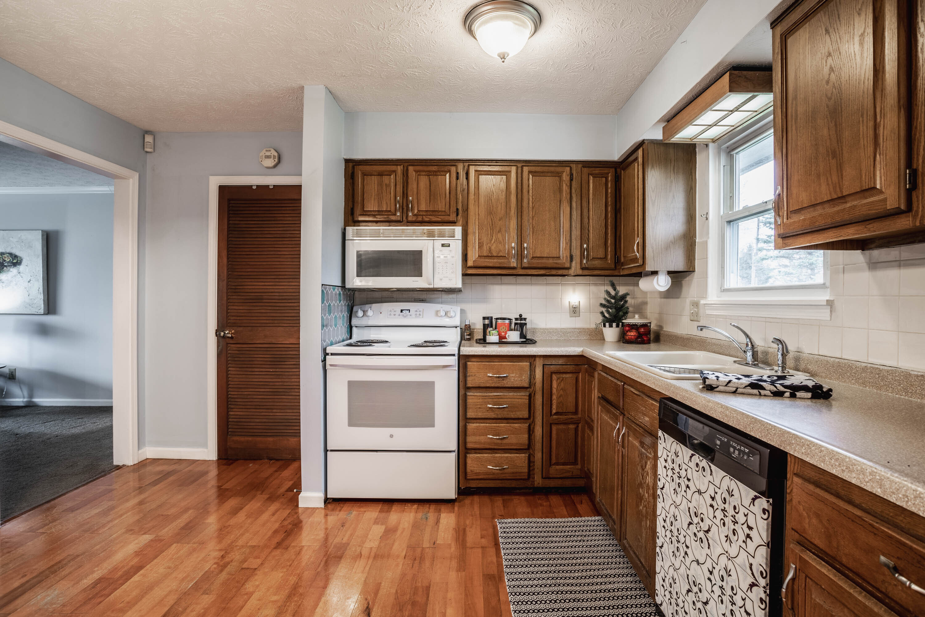 8146 Summertree Court