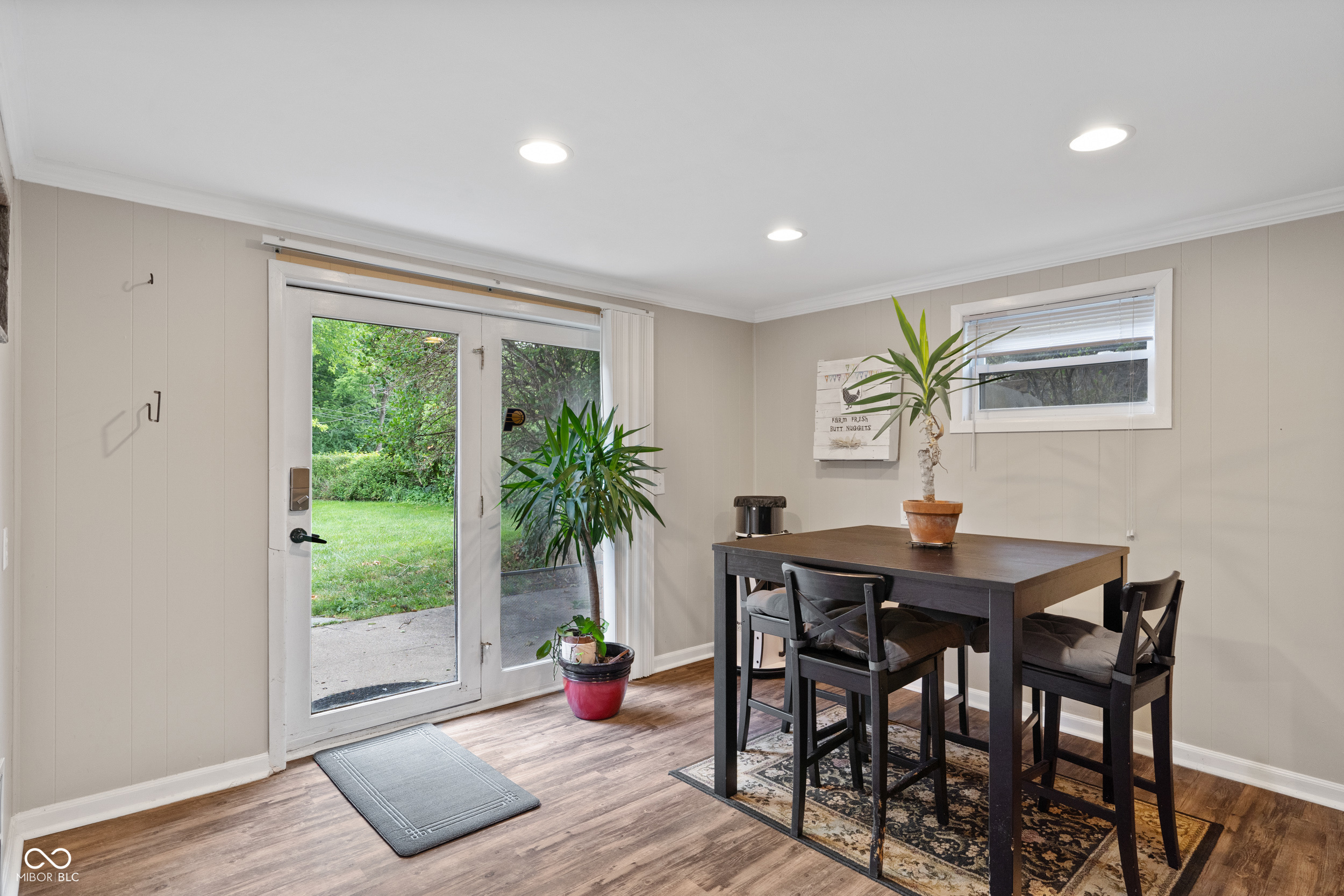 6559 Honeysuckle Lane