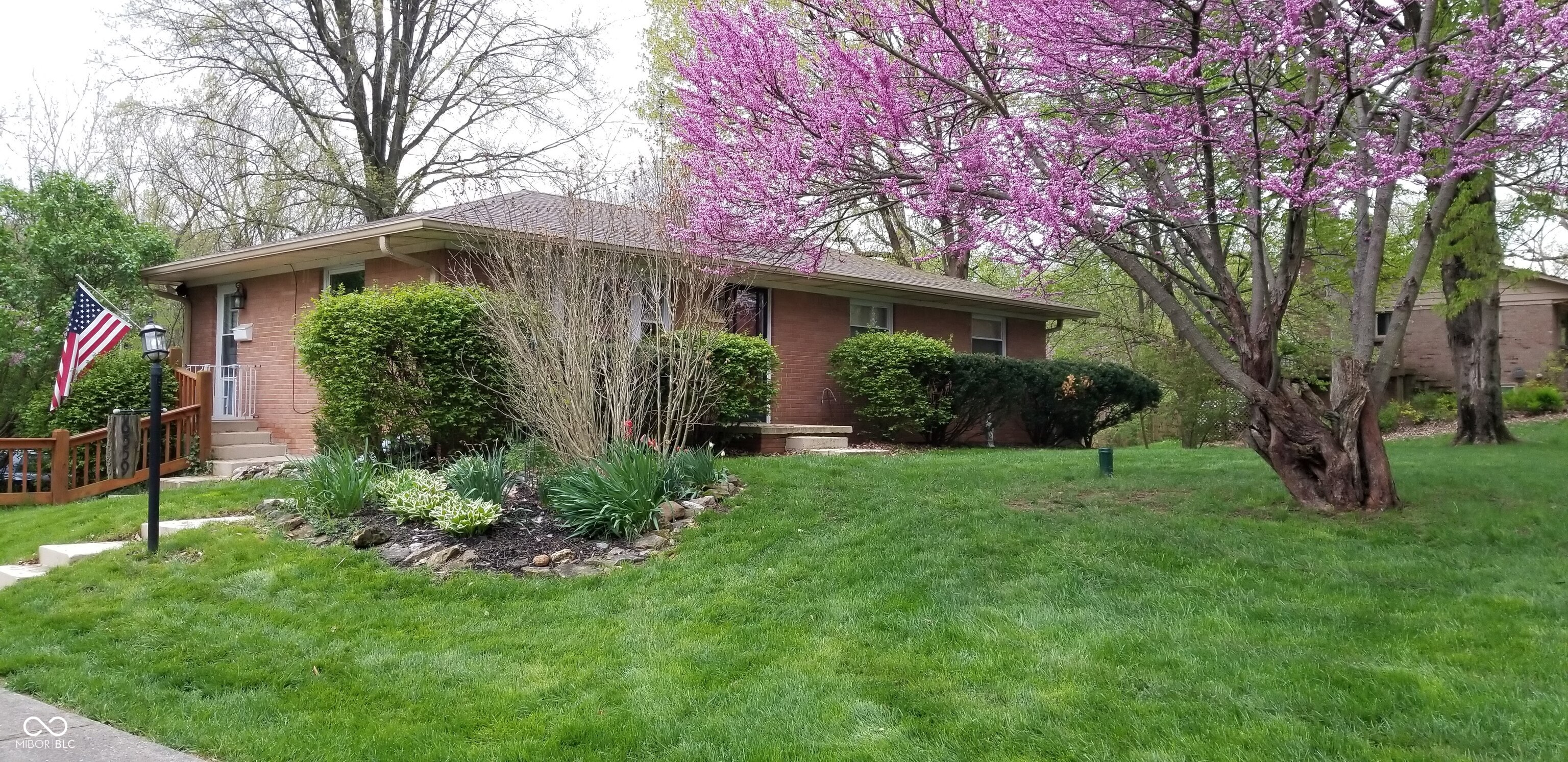 6559 Honeysuckle Lane