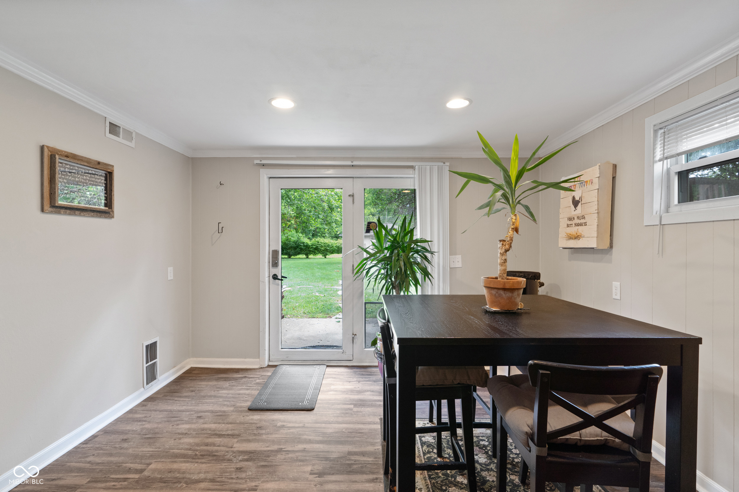 6559 Honeysuckle Lane