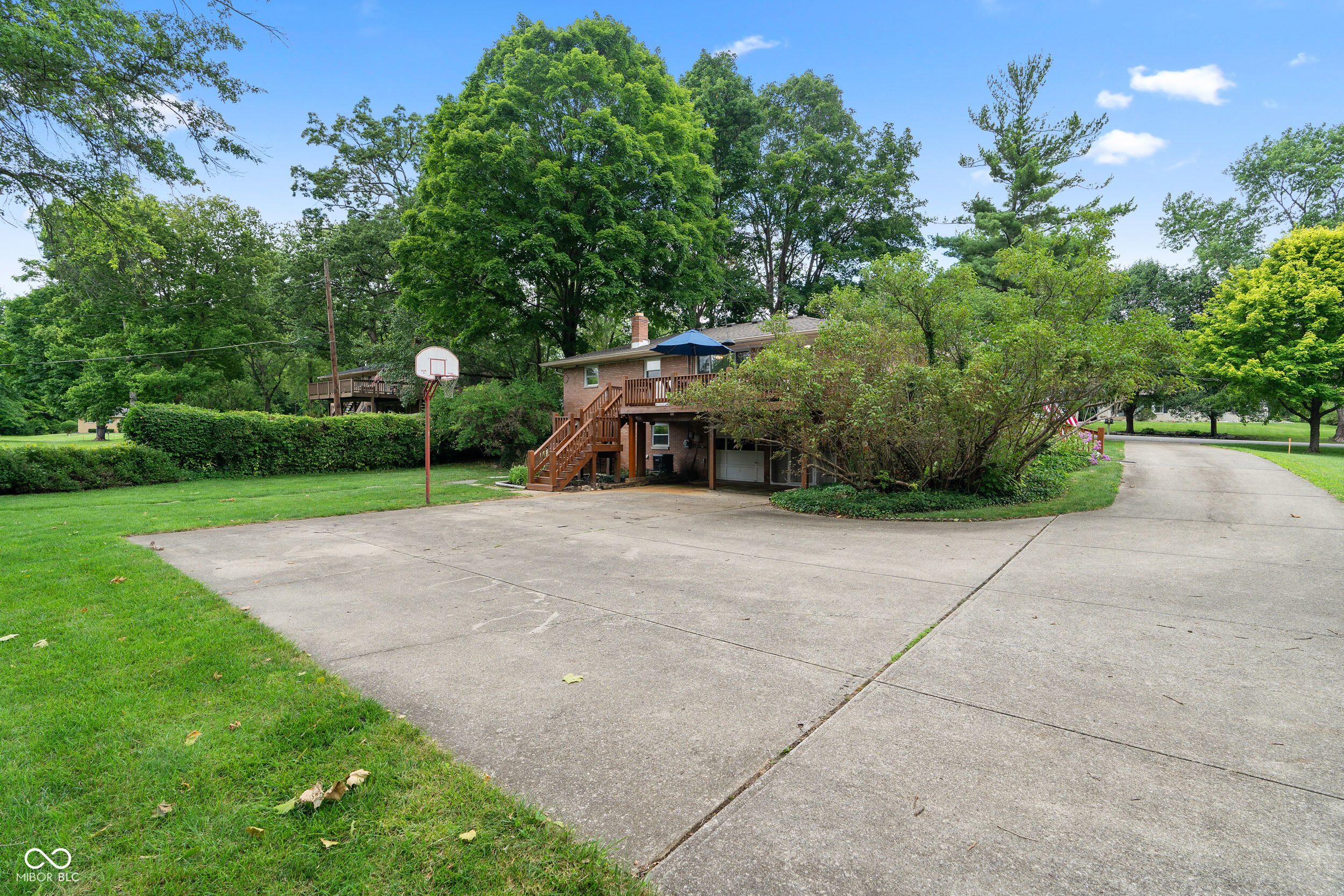 6559 Honeysuckle Lane