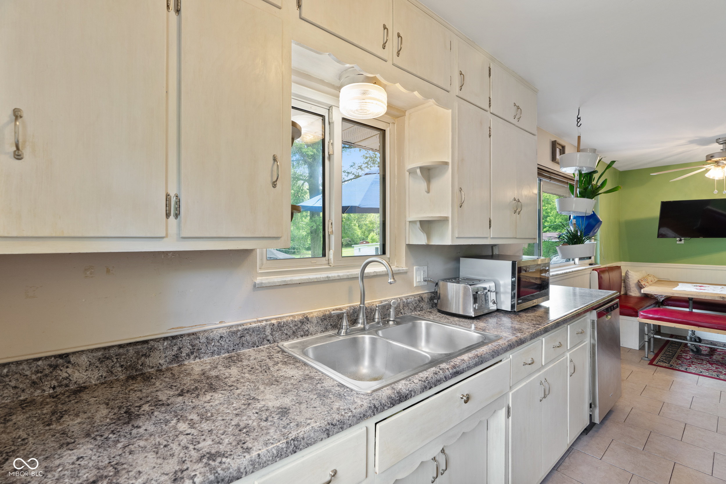 6559 Honeysuckle Lane