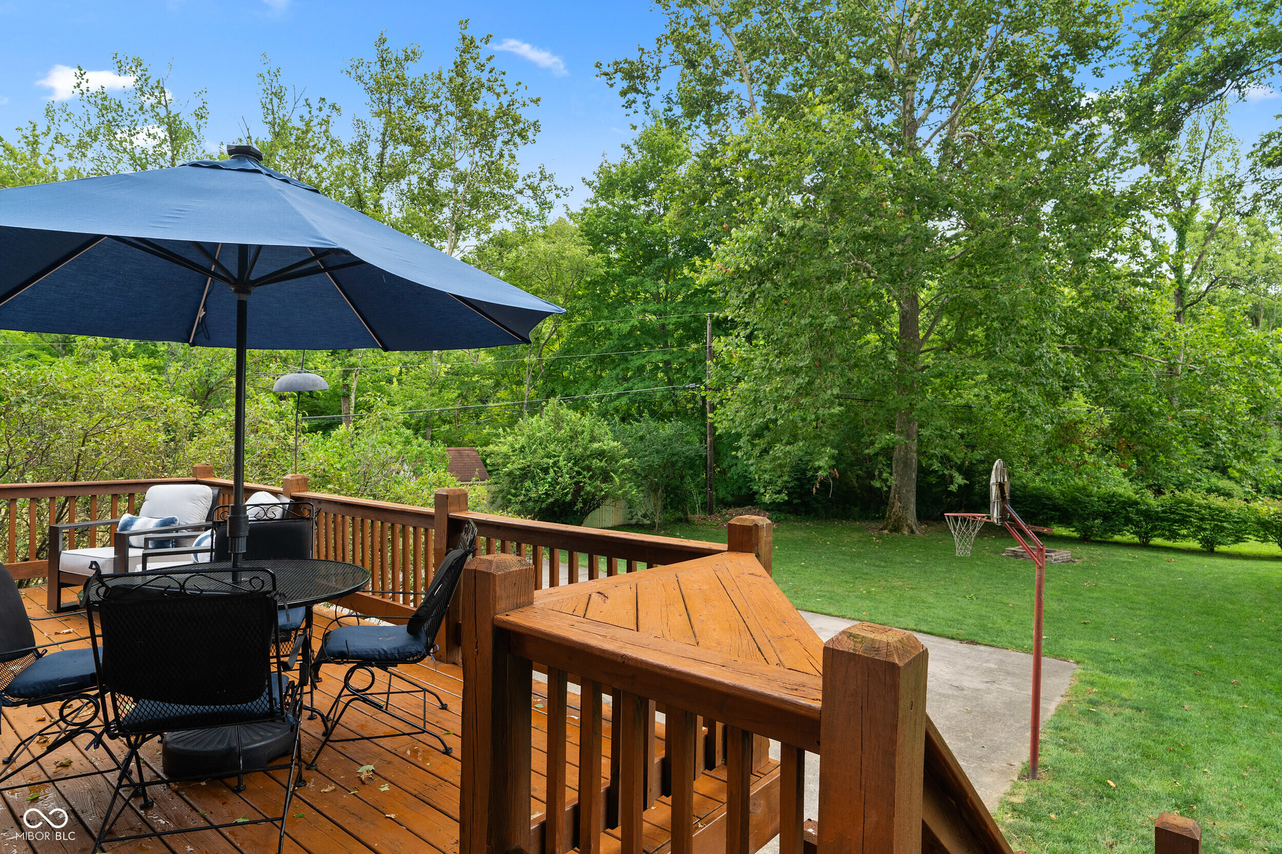 6559 Honeysuckle Lane