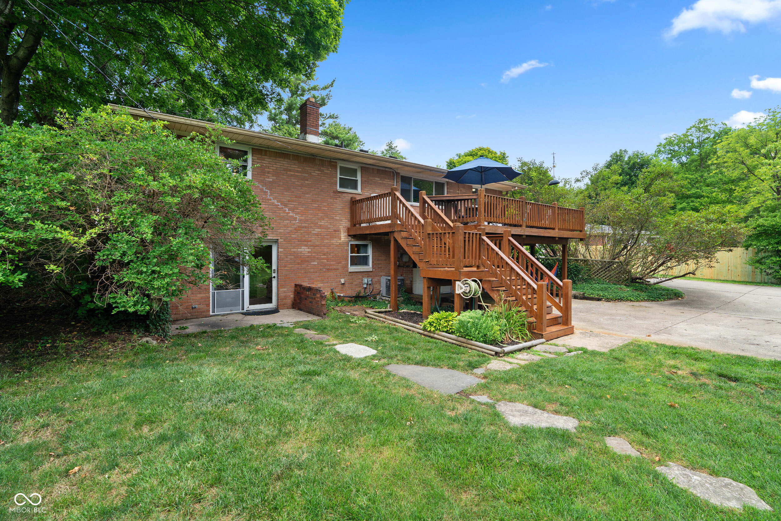 6559 Honeysuckle Lane