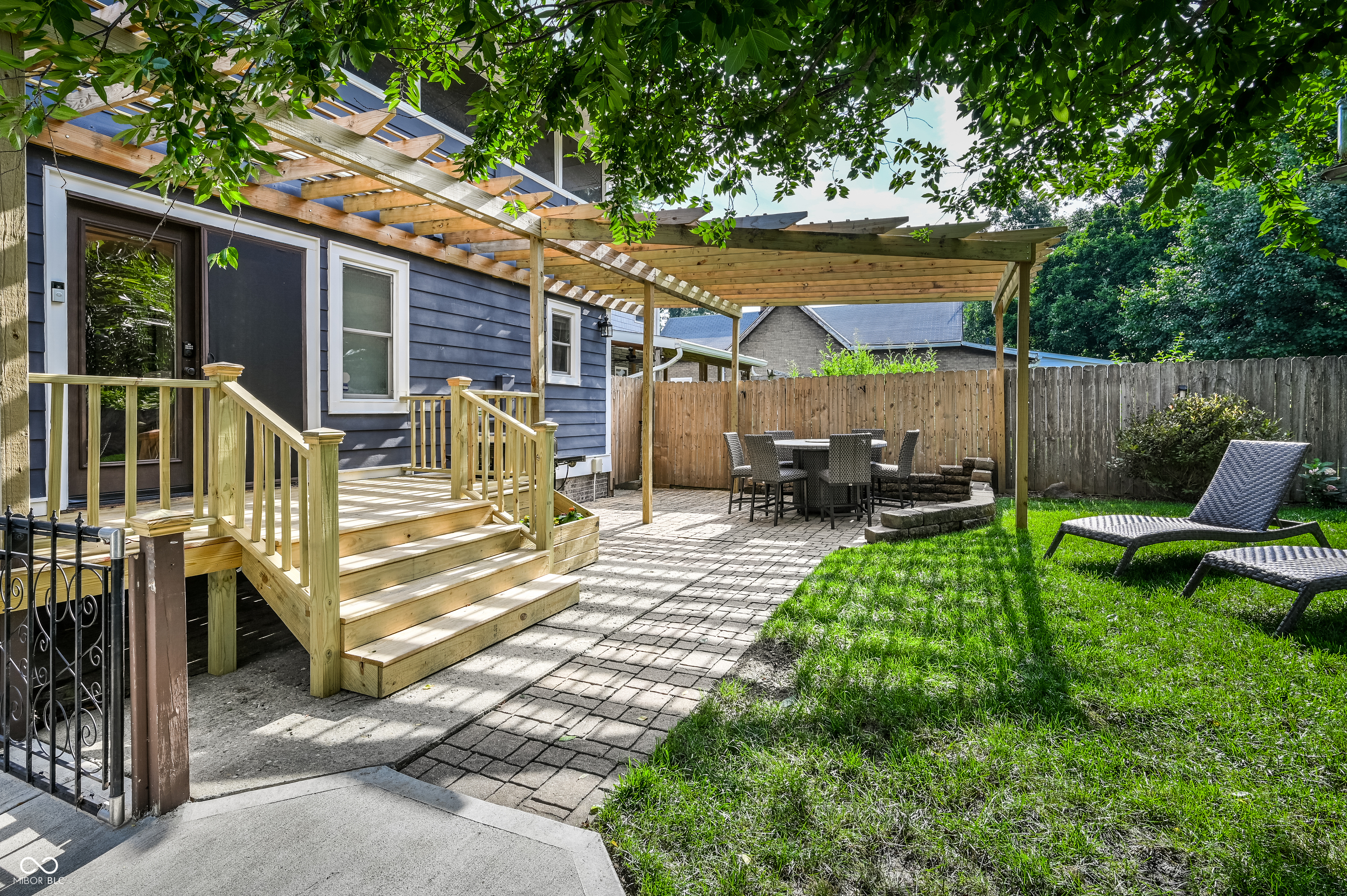 1519 Pleasant Street