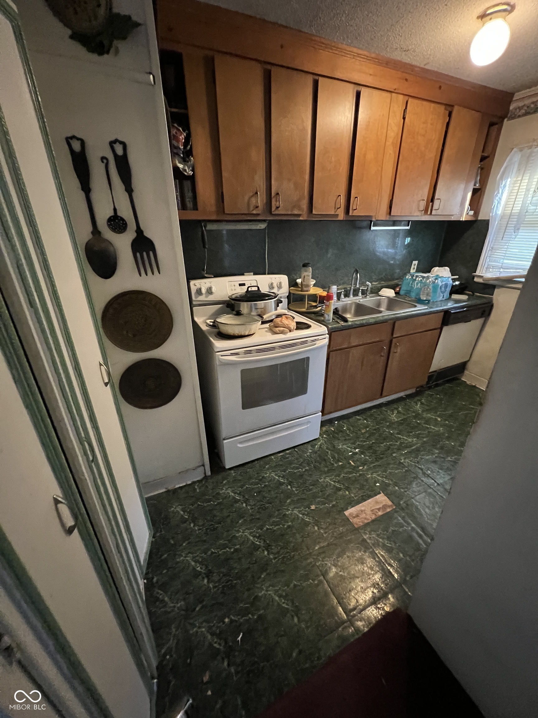 3141 N Bolton Avenue