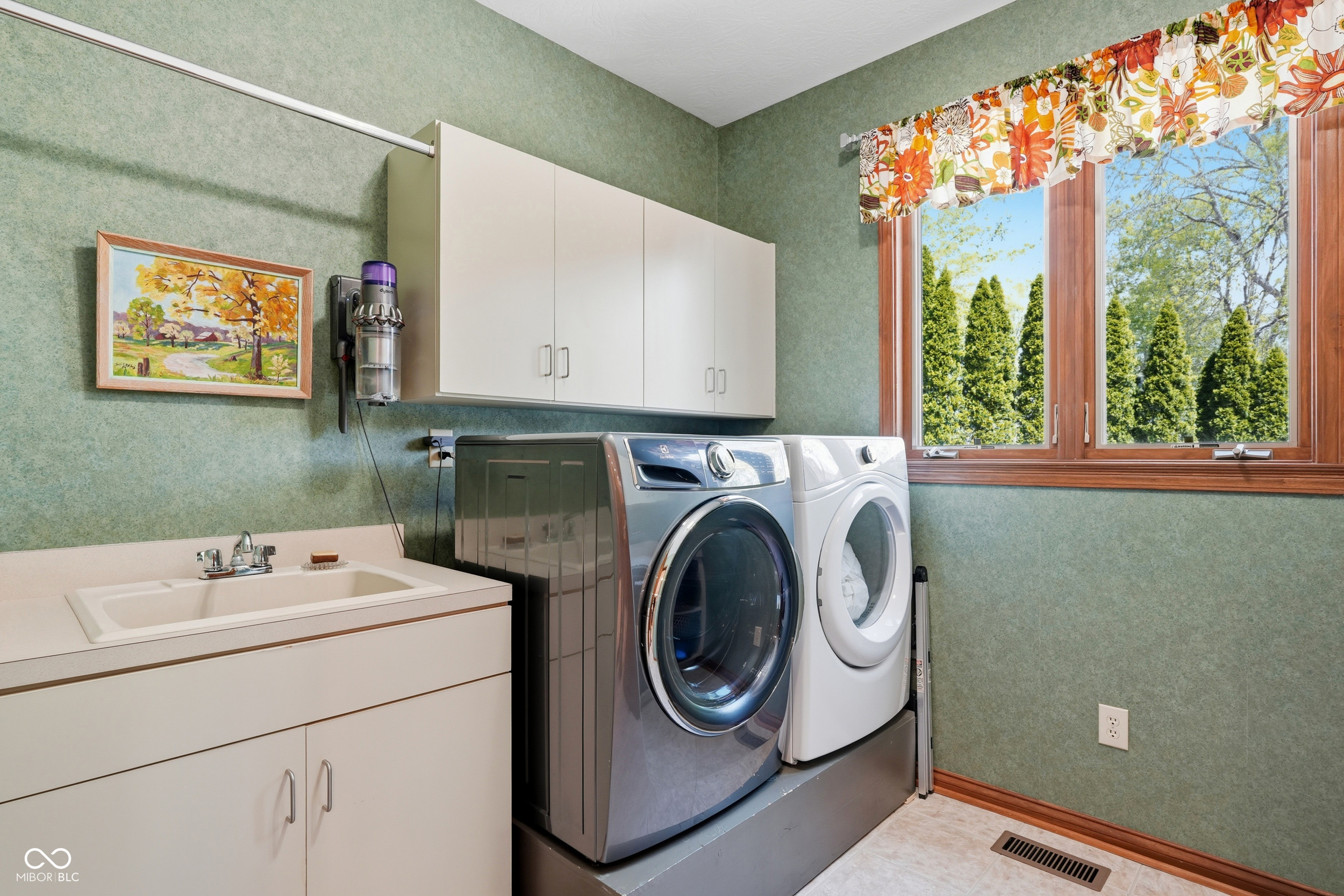 6553 Greyridge Boulevard