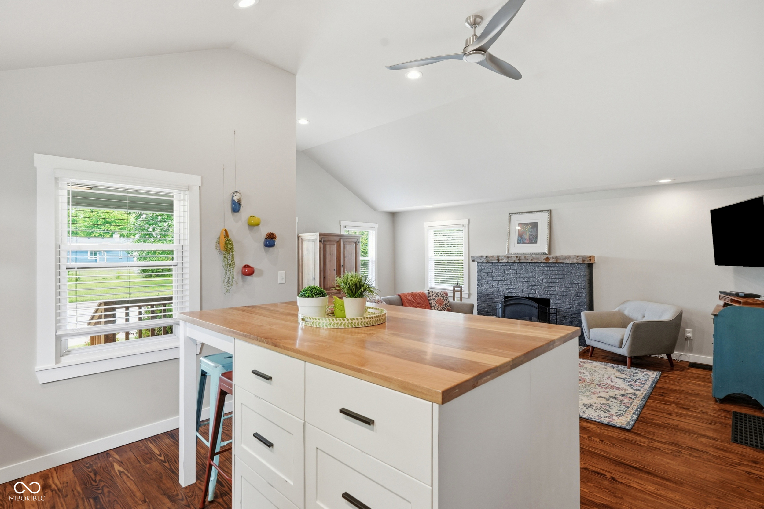 422 Poplar Street