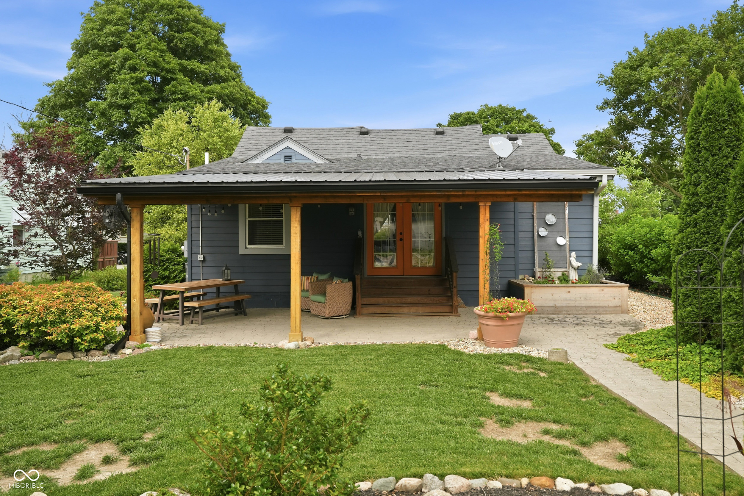 422 Poplar Street